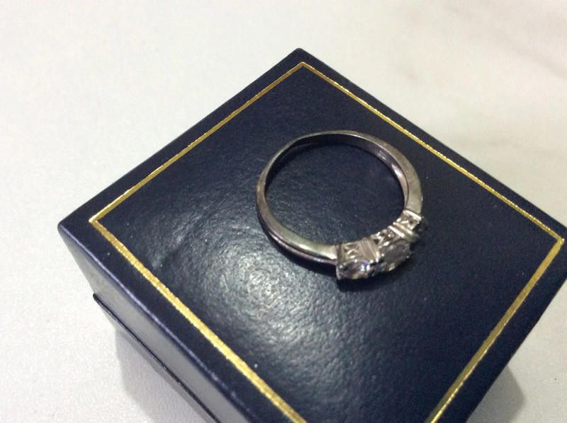 Other 9ct white gold ladies three diamond ring size M Size ONE SIZE - 5 Thumbnail