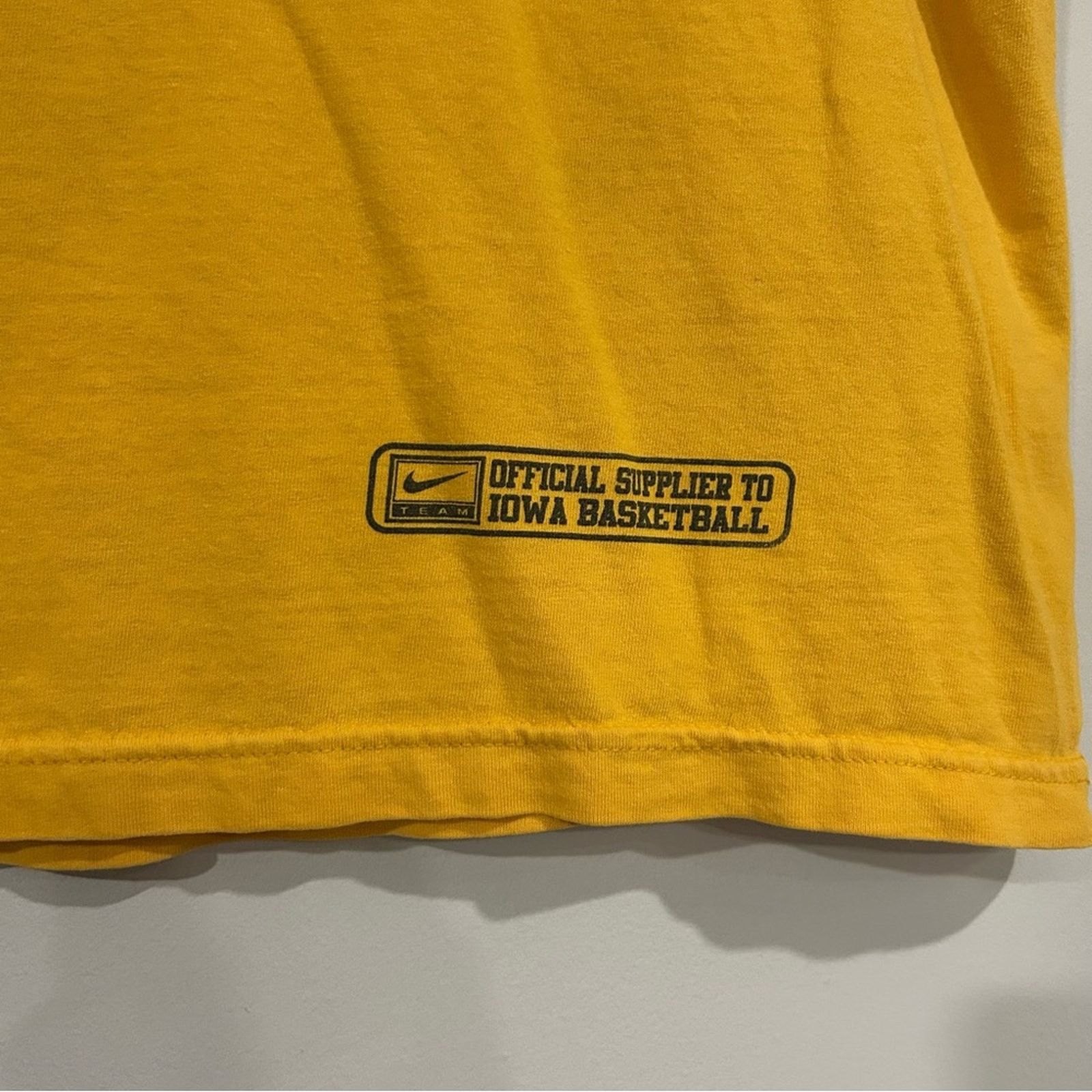 Nike Vintage Nike Iowa Hawkeyes Basketball Shirt Size US XL / EU 56 / 4 - 3 Thumbnail