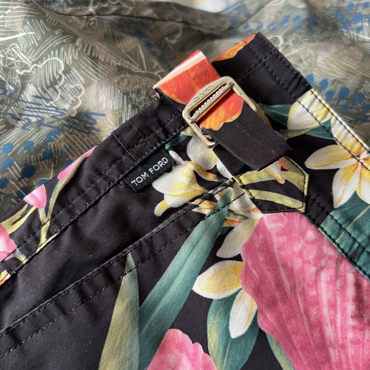 Tom Ford 🔥🔥 Tom Ford Orchid Print Shorts Size US 34 / EU 50 - 5 Thumbnail