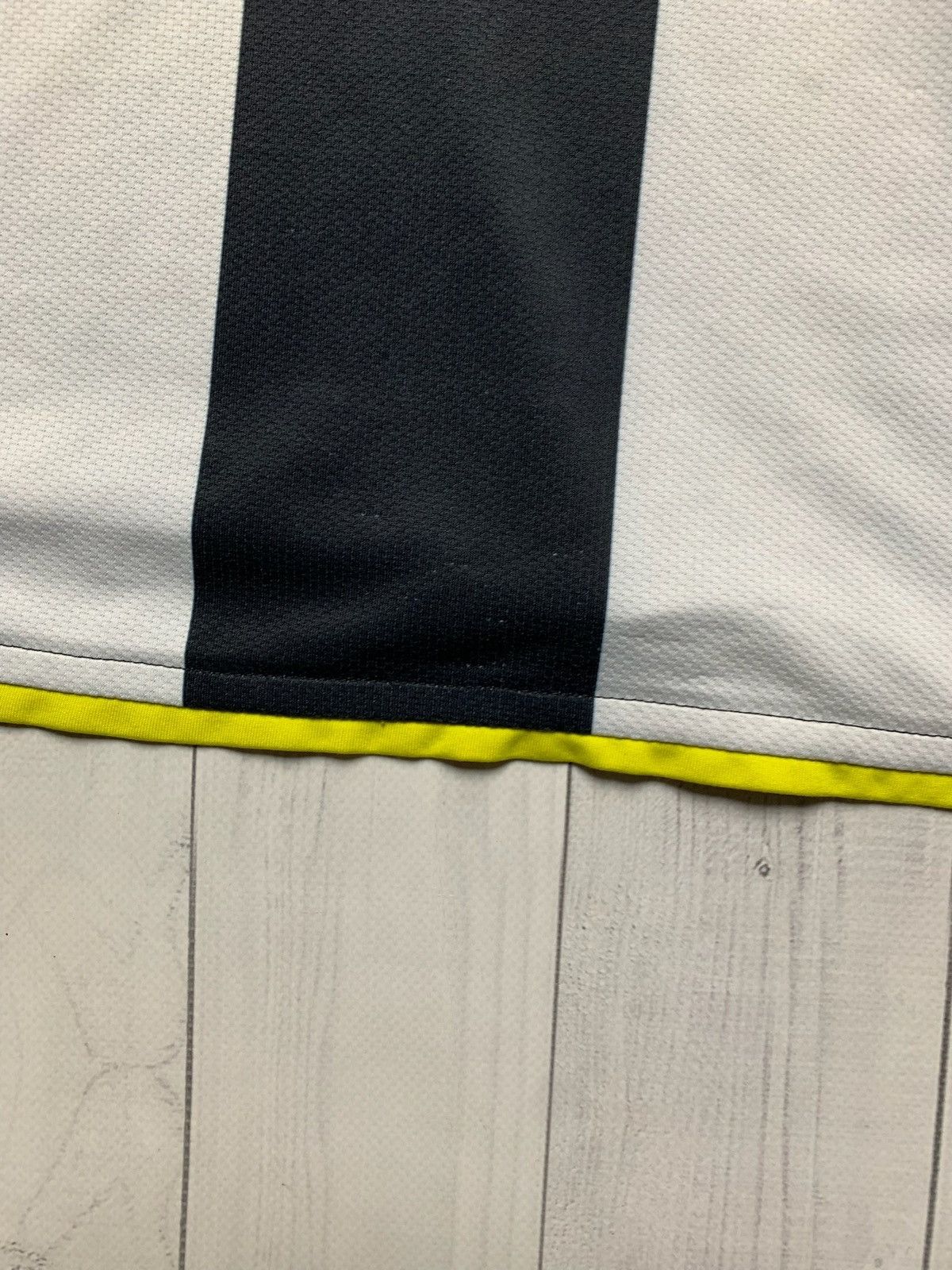 Nike × Vintage Vintage Nike Juventus soccer jersey size XL striped Size US XL / EU 56 / 4 - 8 Thumbnail