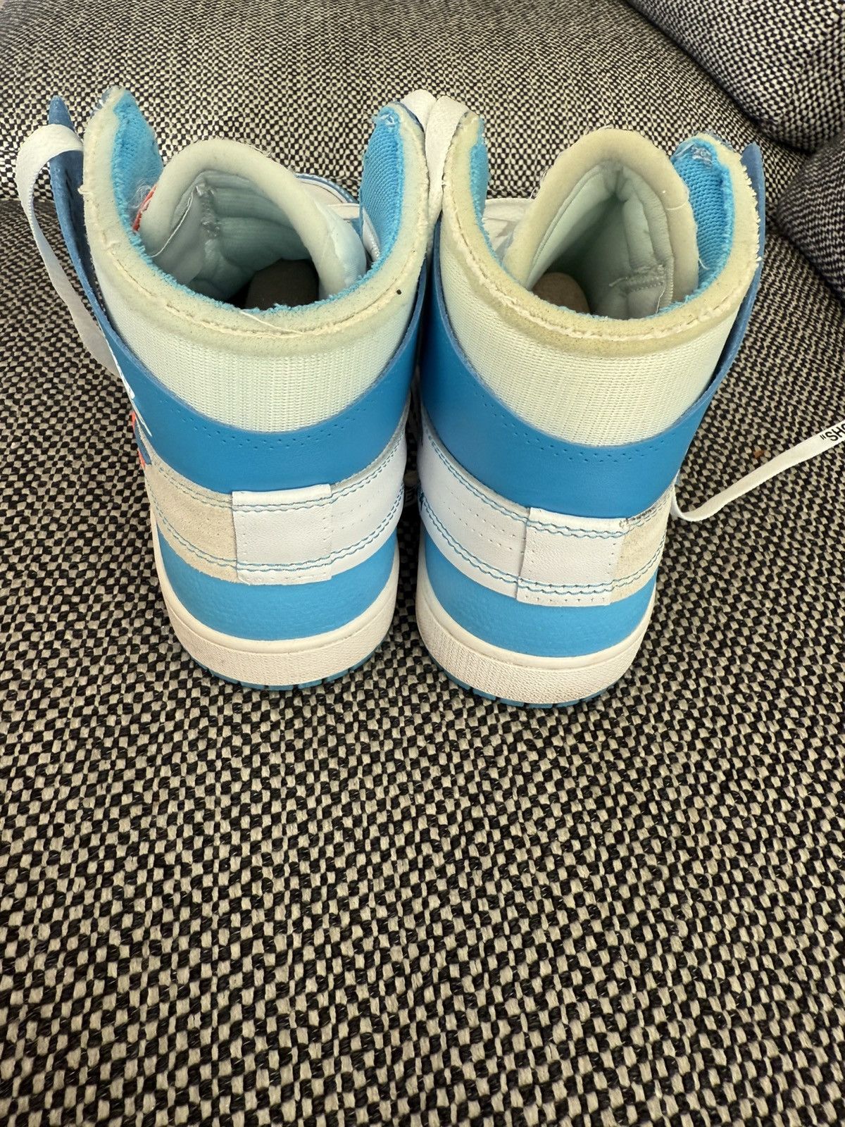 Nike × Off-White Off-White x Air Jordan 1 Retro High OG ‘UNC’ Size US 9 / EU 42 - 4 Thumbnail