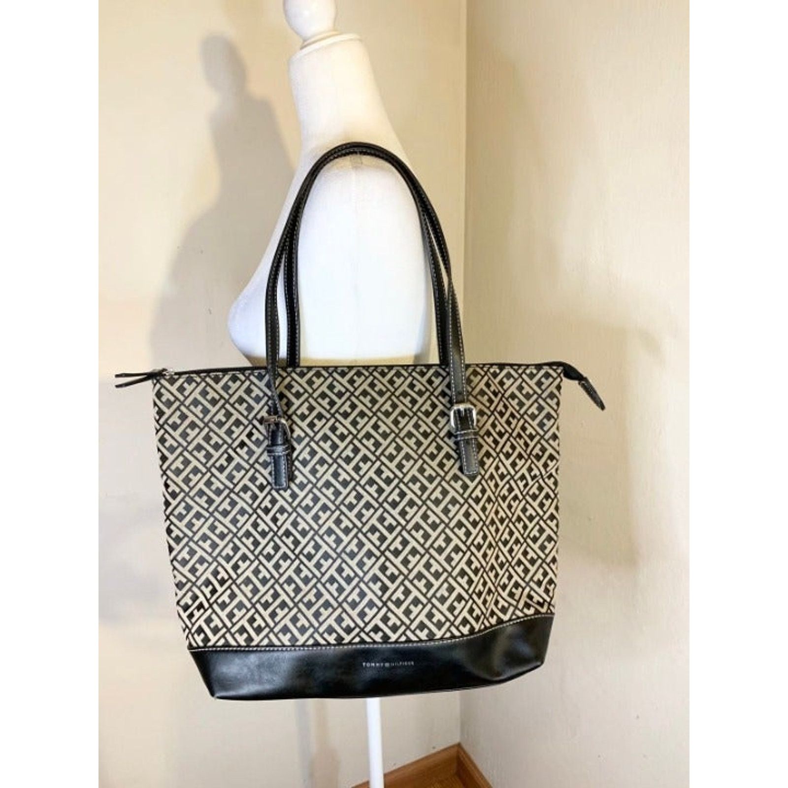 Tommy Hilfiger Tommy Hilfiger Black Pattern Tote Handbag Size ONE SIZE - 6 Thumbnail