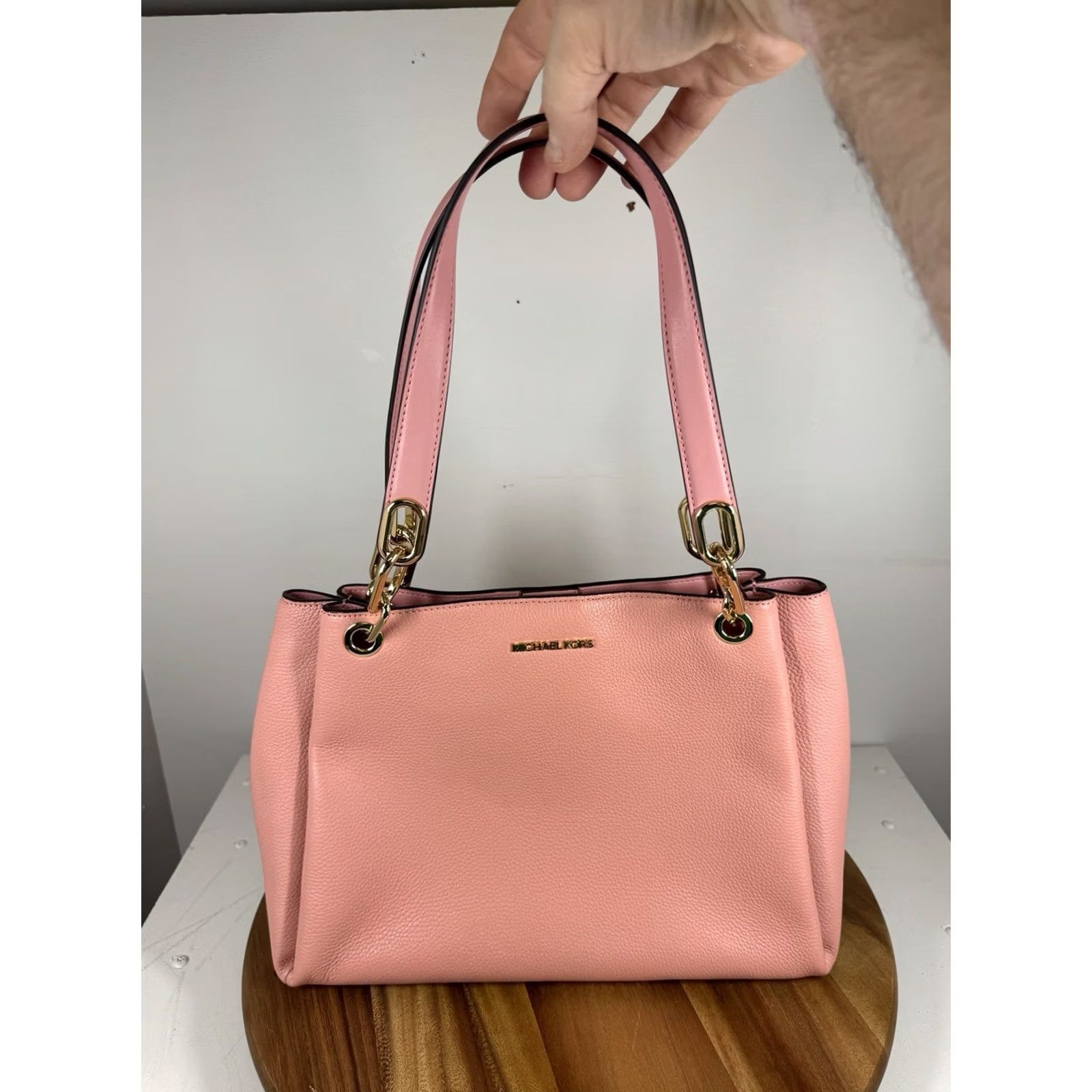 Michael Kors Authentic Michael Kors Large Leather Trisha Shoulder Gusset Handbag Primrose Pink Pebbled Leather Gold Hardware Size ONE SIZE - 7 Thumbnail