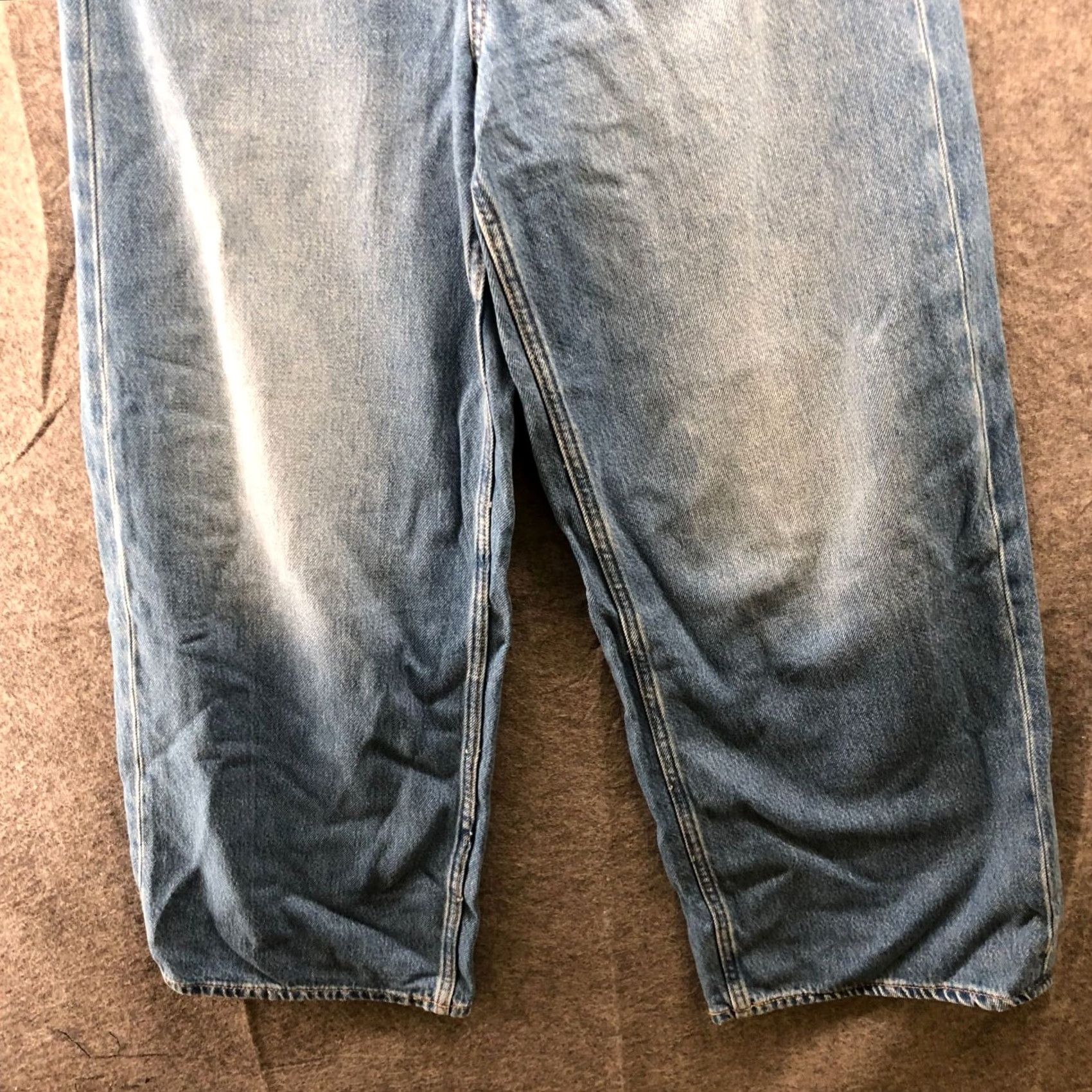 Old Navy Old Navy Jeans Womens 4 Blue Drapey Denim Baggy Wide Leg High Waisted Lyocell Jeans Women 4 Blue Wide-Leg Denim N/A Size 27" / US 4 / IT 40 - 4 Thumbnail