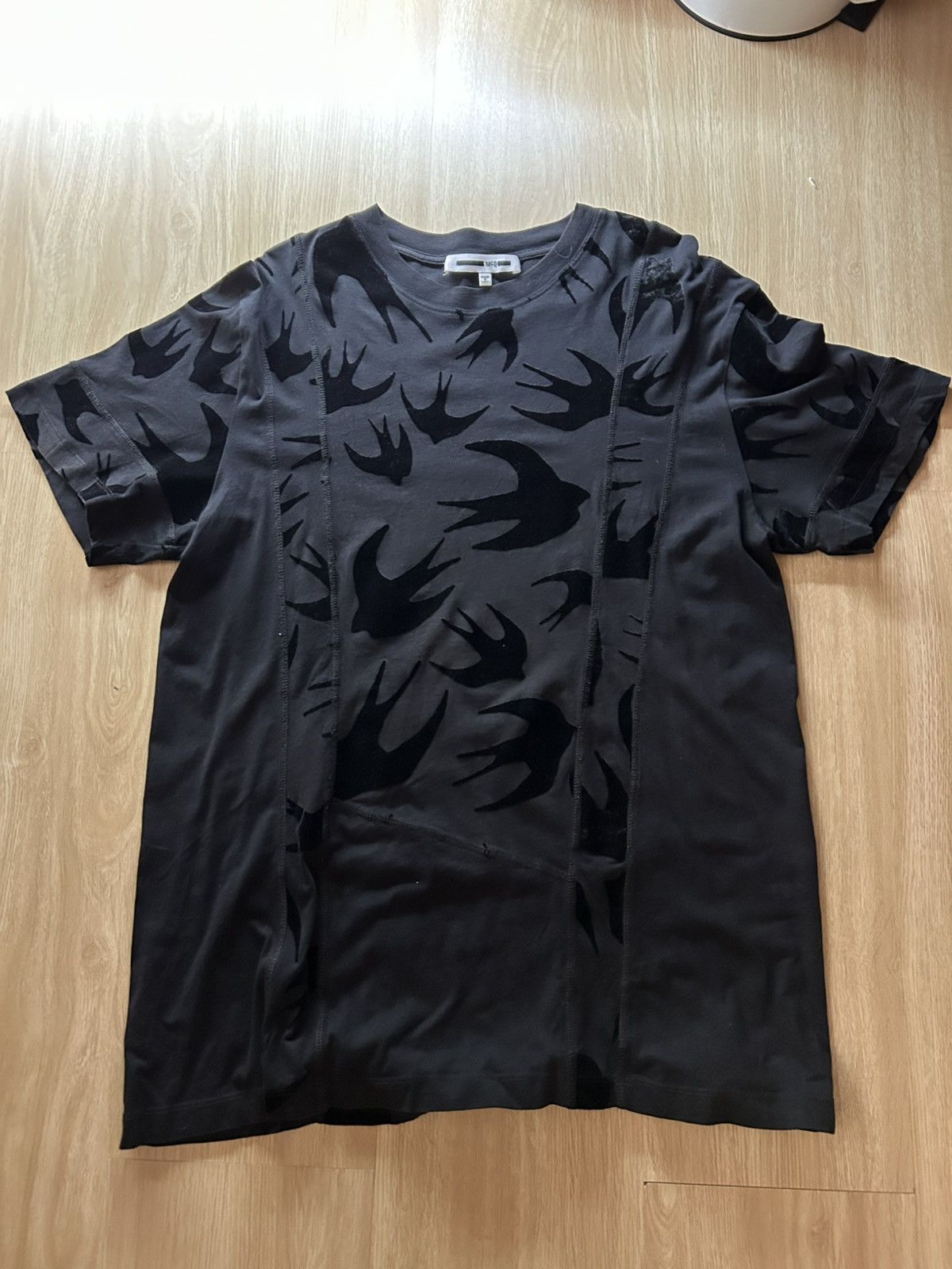 Alexander McQueen MCQ Alexander Mcqueen Swallow Flocked Tee Size US XL / EU 56 / 4 - 1 Thumbnail