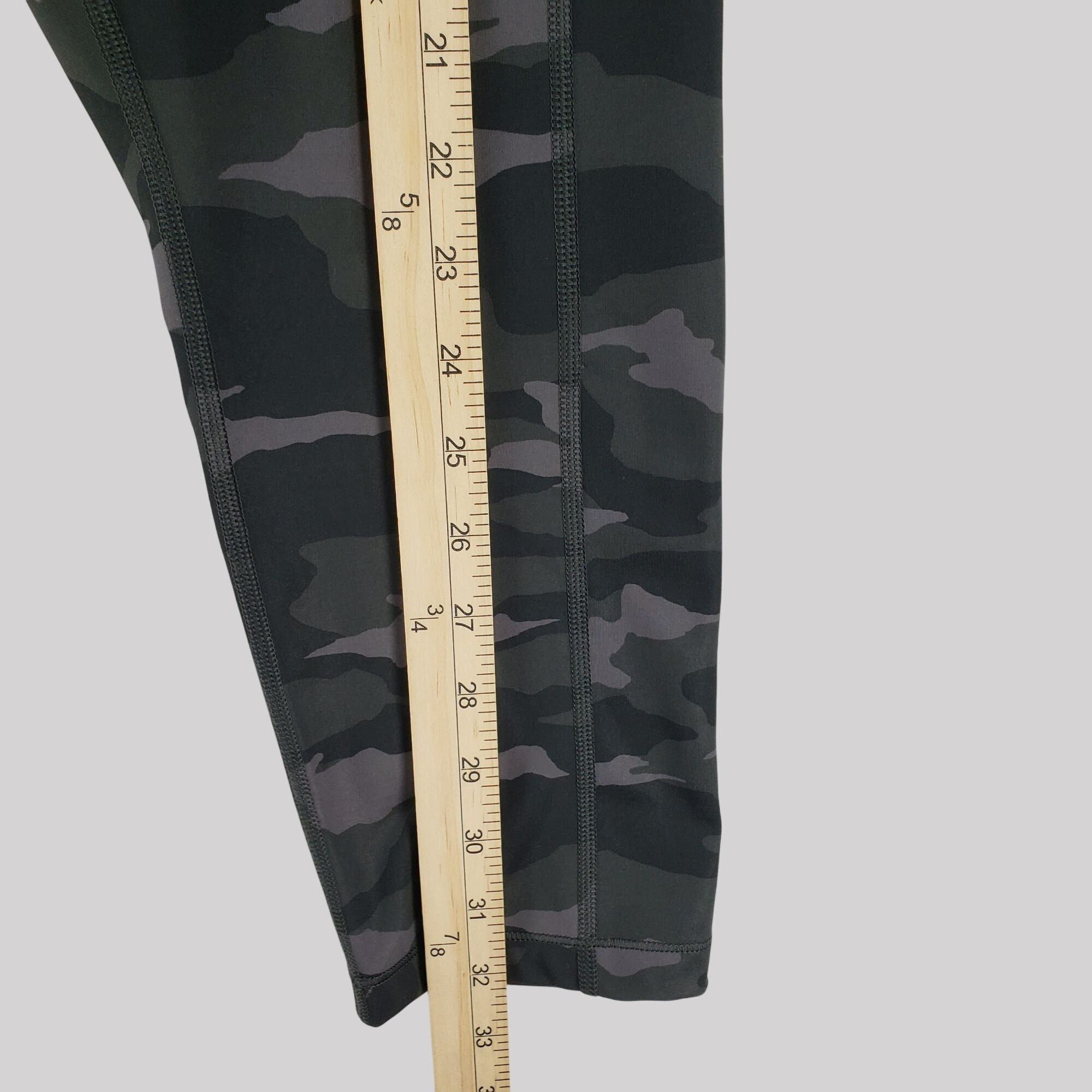 Athleta Athleta Ultimate Camo 7/8 Tights High-Waisted Stretch Size 38" / US 16 / IT 52 - 7 Thumbnail
