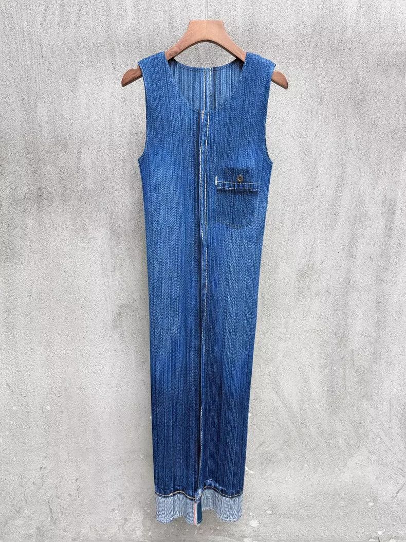 Issey Miyake Issey Miyake Blue denim pleated dress Size XL / US 12-14 / IT 48-50 - 1 Thumbnail