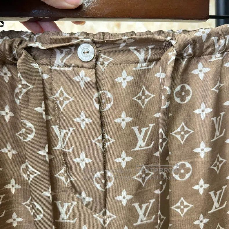 Louis Vuitton Louis Vuitton Old print silk pants Size US 36 / EU 52 - 6 Thumbnail