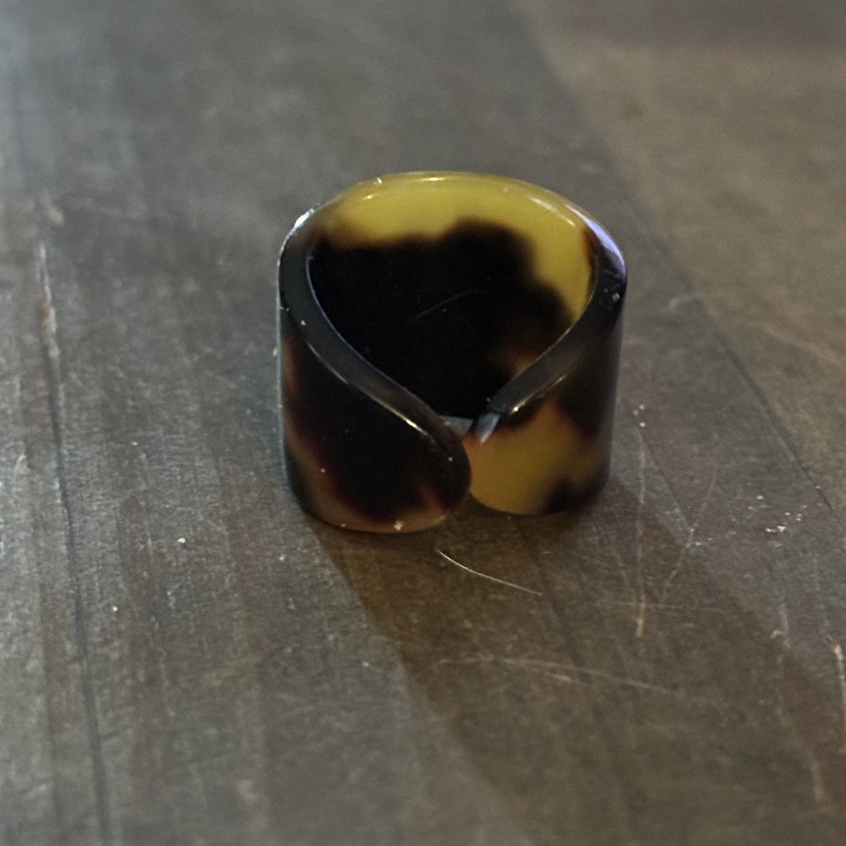 Vintage Vintage lucite tortoise shell cuff ring Size ONE SIZE - 7 Thumbnail