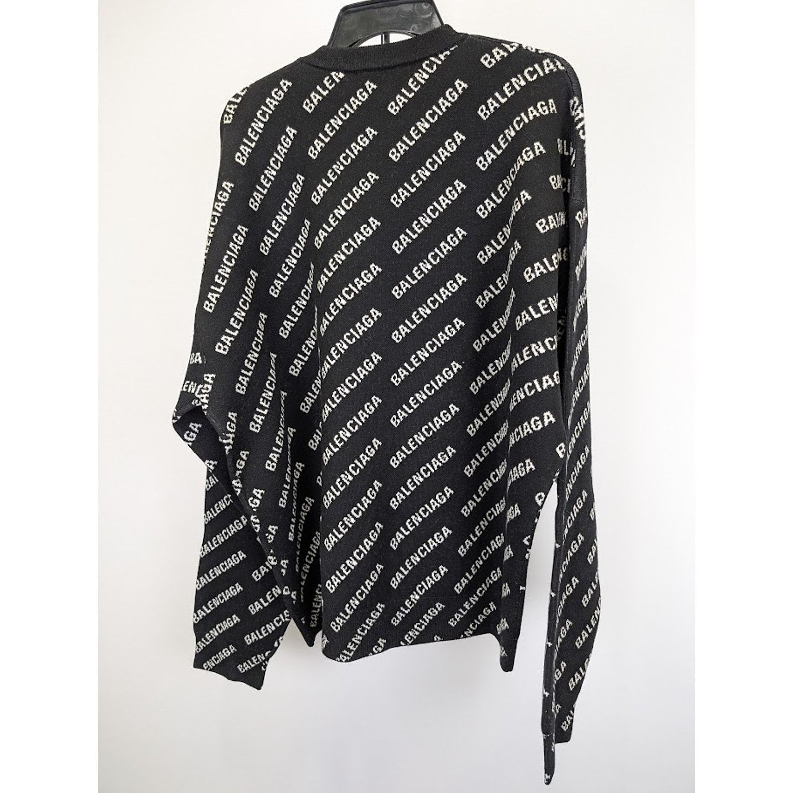 Balenciaga o1rshd1 All Over Logo Sweater in Black Size US M / EU 48-50 / 2 - 11 Thumbnail