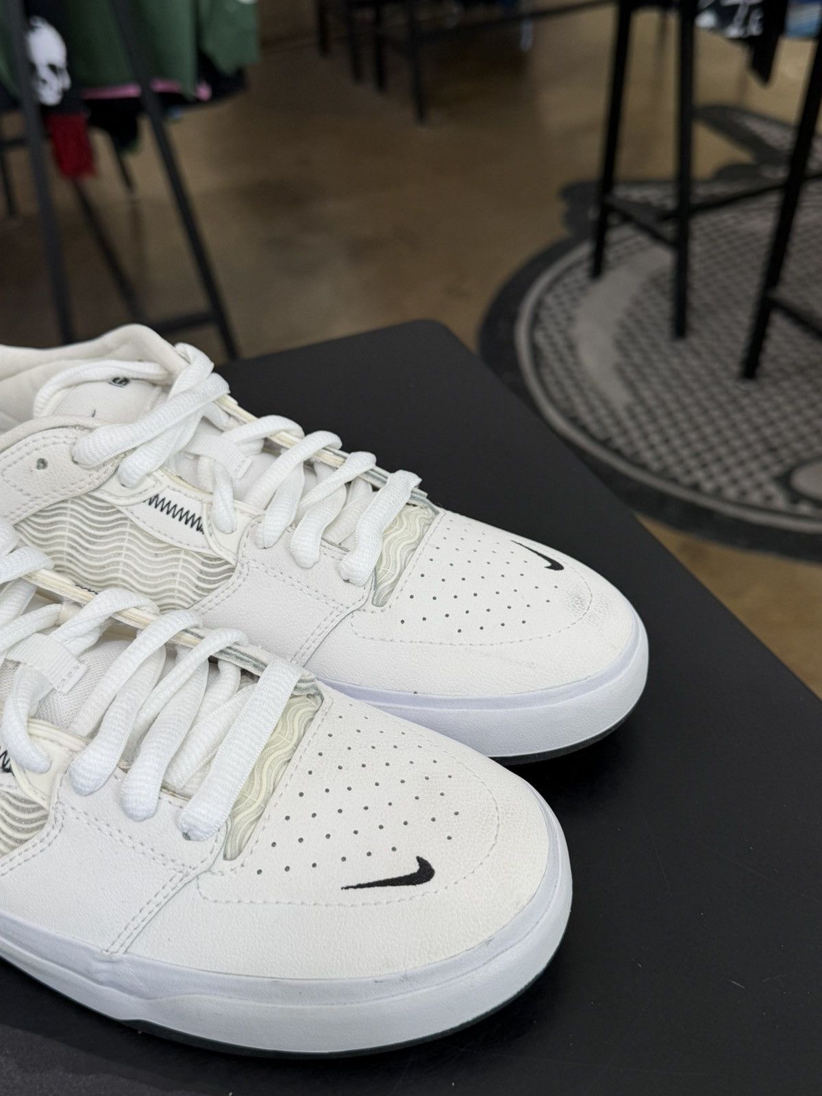 Nike Nike SB Ishod Wair White Black Size 8.5 (2022) Size US 8.5 / EU 41-42 - 8 Thumbnail