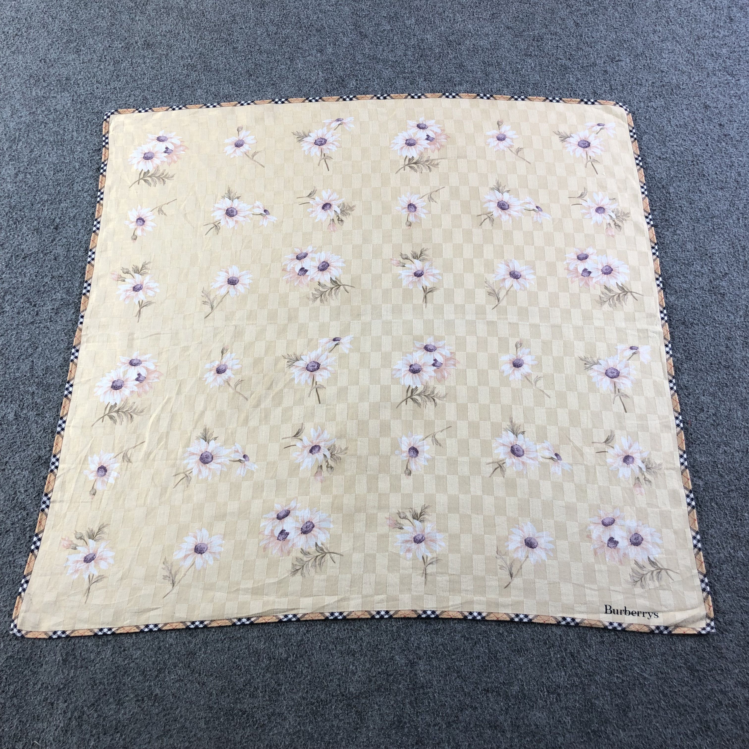 Burberry Burberrys Handkerchief Neckerchief Bandana H2307 Size ONE SIZE - 1 Thumbnail