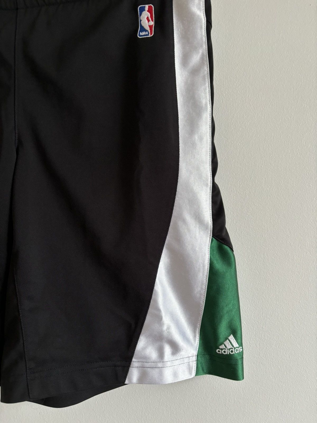 Adidas × NBA × Vintage 2007 Boston Celtics Shorts Size US 30 / EU 46 - 3 Thumbnail