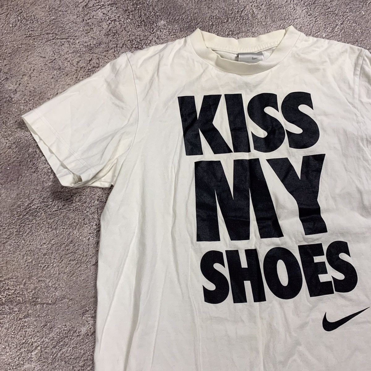 Vintage Vintage Nike Kiss My Shoes Graphic Tee Streetwear Y2K Boxy M Size M / US 6-8 / IT 42-44 - 4 Thumbnail