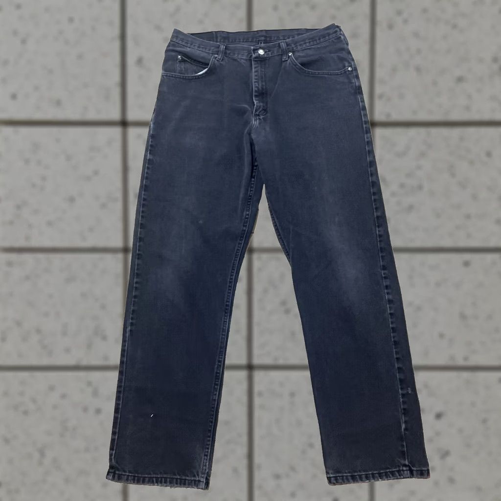 Wrangler VINTAGE Wrangler Jeans Mens 36x32 Relax Y2k Black Fade Wide Straight Denim Jeans Size US 36 / EU 52 - 1 Thumbnail