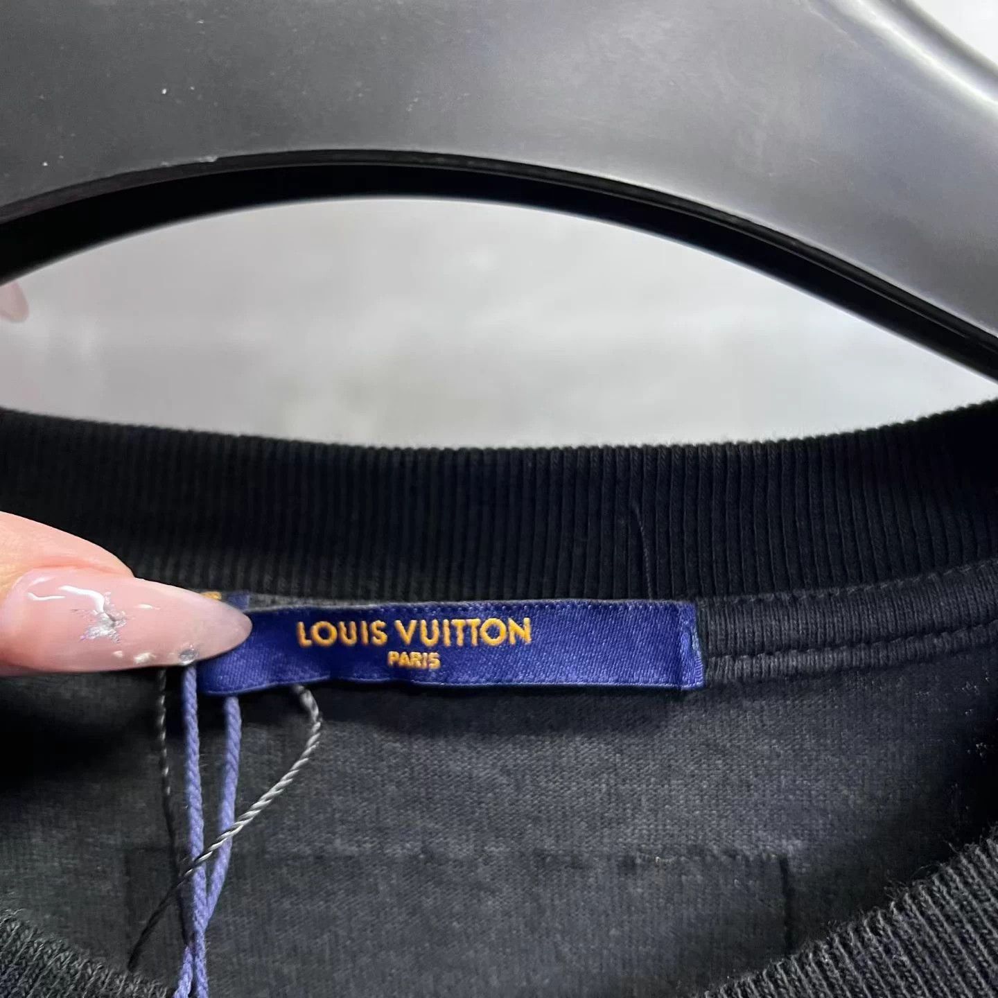 Louis Vuitton Louis Vuitton Black Logo Embroidered Short-Sleeve Tee XL Size US XL / EU 56 / 4 - 3 Thumbnail