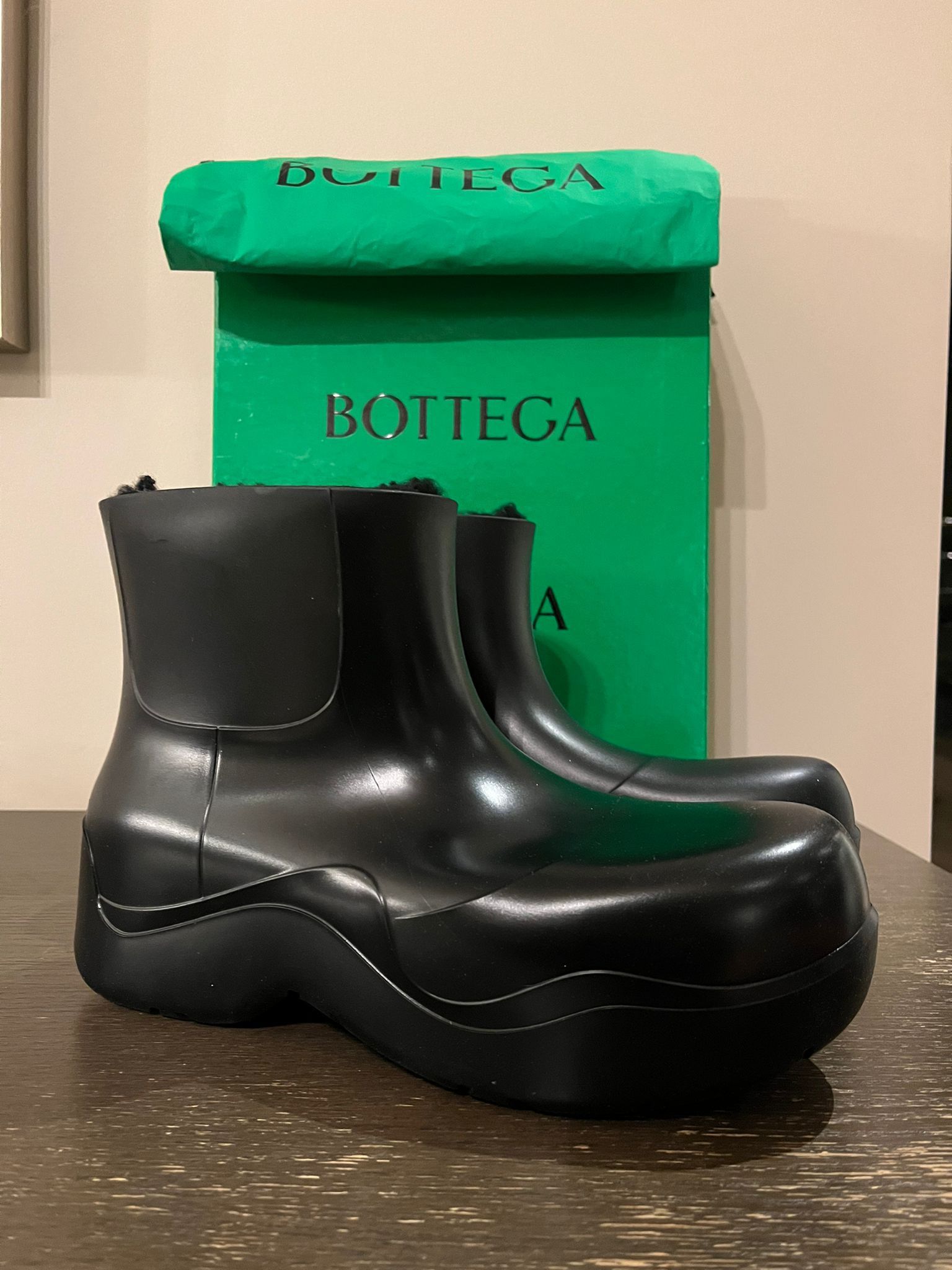 Bottega Veneta o1rshd1 Q:2 / Puddle Boots Cozy Shearling Interior in Black Size US 12 / EU 45 - 3 Thumbnail