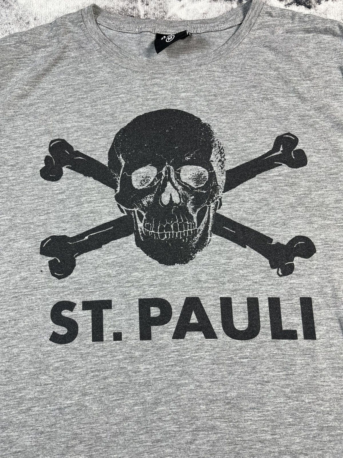 Band Tees St Pauli Skull Crossbones Tee Punk Football Size US M / EU 48-50 / 2 - 4 Thumbnail