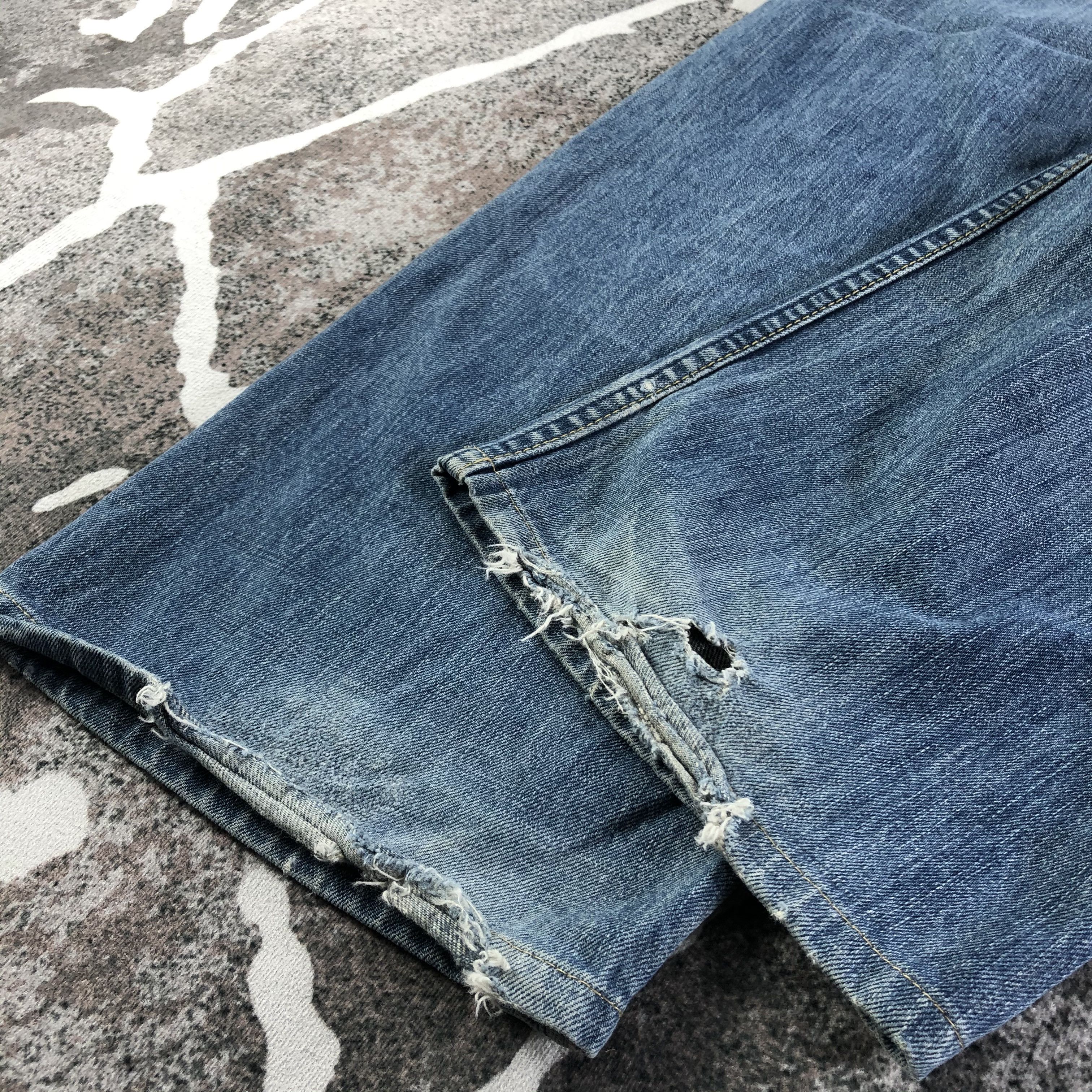 Levi's Vintage Levis 504 Jeans Medium Wash Denim KJ2193 Size US 32 / EU 48 - 6 Thumbnail
