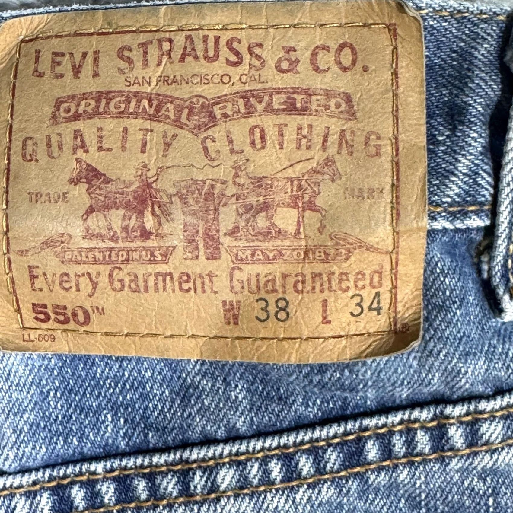 Levi's VINTAGE Levi's 550 Jeans Mens 38x34 Blue Relaxed Fit Tapered Leg Denim Zip Fly Size US 38 / EU 54 - 3 Thumbnail