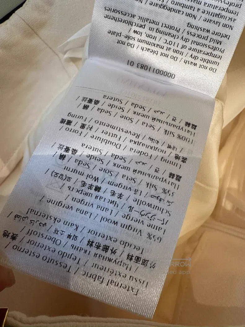 Valentino Valentino White shorts, V-shaped metal logo Size 37" - 8 Thumbnail