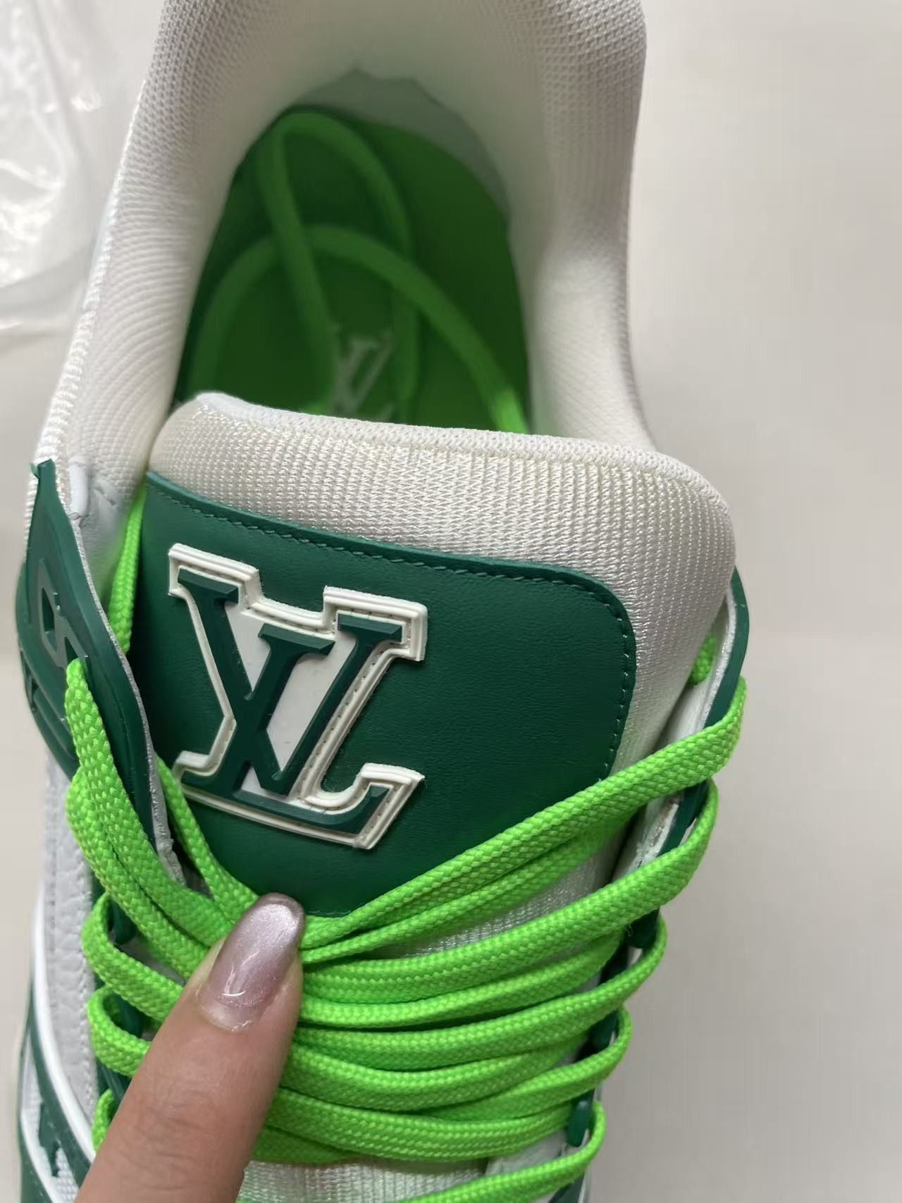 Louis Vuitton Louis Vuitton Green & White Leather Trainer Sneakers Size US 9 / IT 39 - 10 Thumbnail