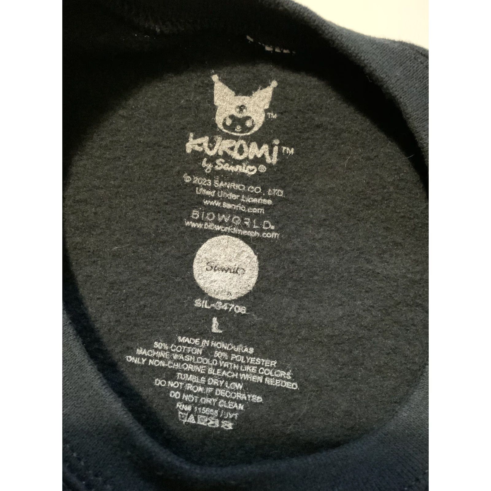 Vintage VINTAGE Kuromi By Sanrio BioWorld Anime Heart Skull Black Crewneck Sweatshirt Sz. L Unisex Adults Large Size Size US L / EU 52-54 / 3 - 5 Thumbnail