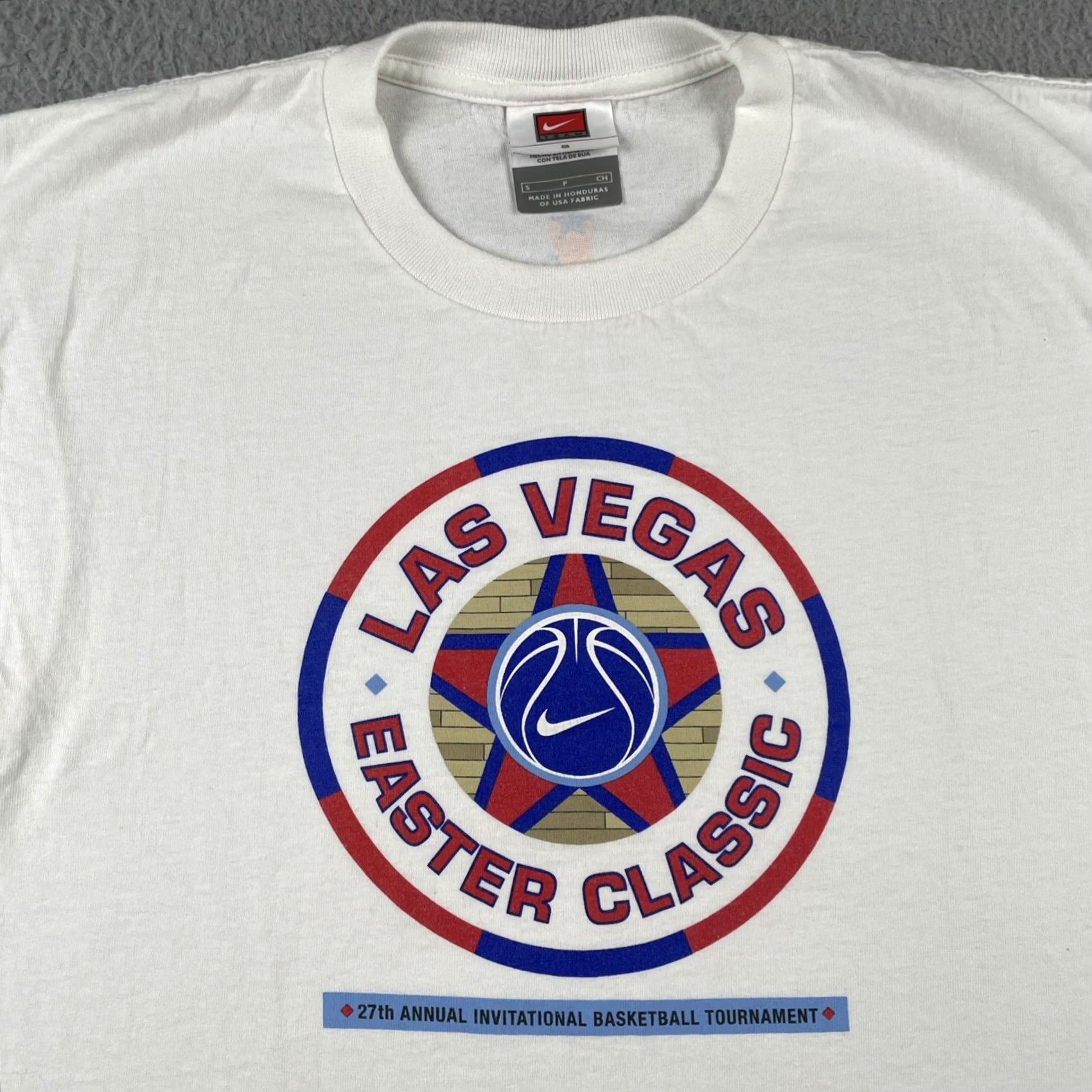 Nike VINTAGE Nike S Tee White Las Vegas Easter Classic 27th Invitational Basketball Tournament Mens Shirt S White Basketball Classic 90s Size US S / EU 44-46 / 1 - 2 Thumbnail