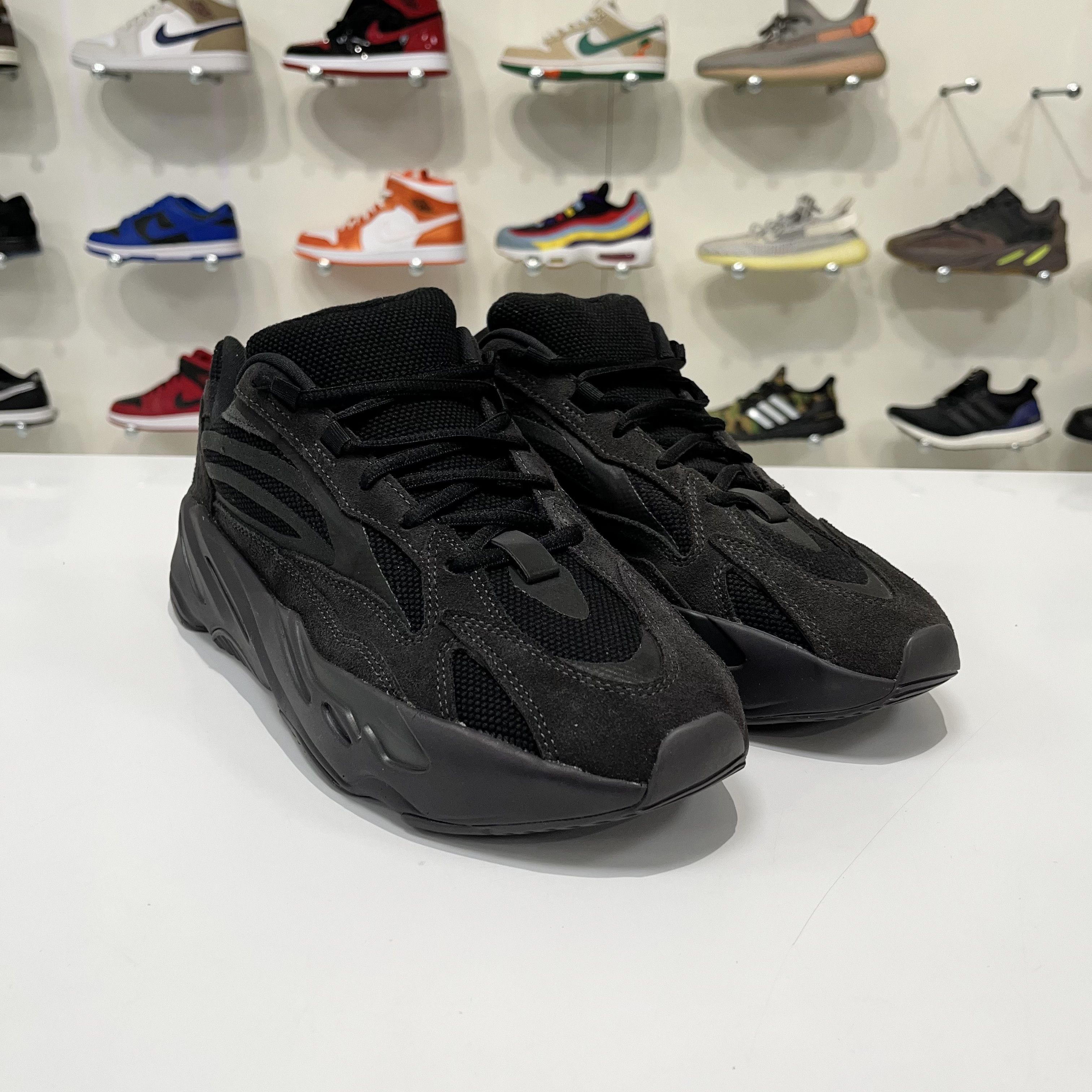 Adidas Adidas Yeezy Boost 700 V2 Vanta Size US 10 / EU 43 - 8 Thumbnail