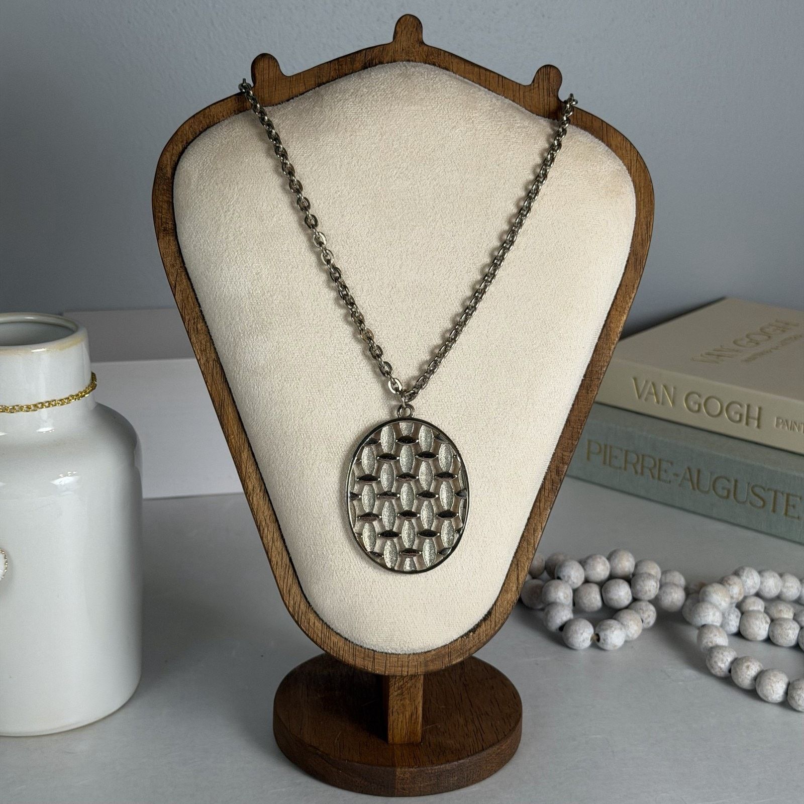Other VTG 1970s Lisner Silver-Tone Oval Cut-Out Pendant Necklace Size ONE SIZE - 1 Thumbnail