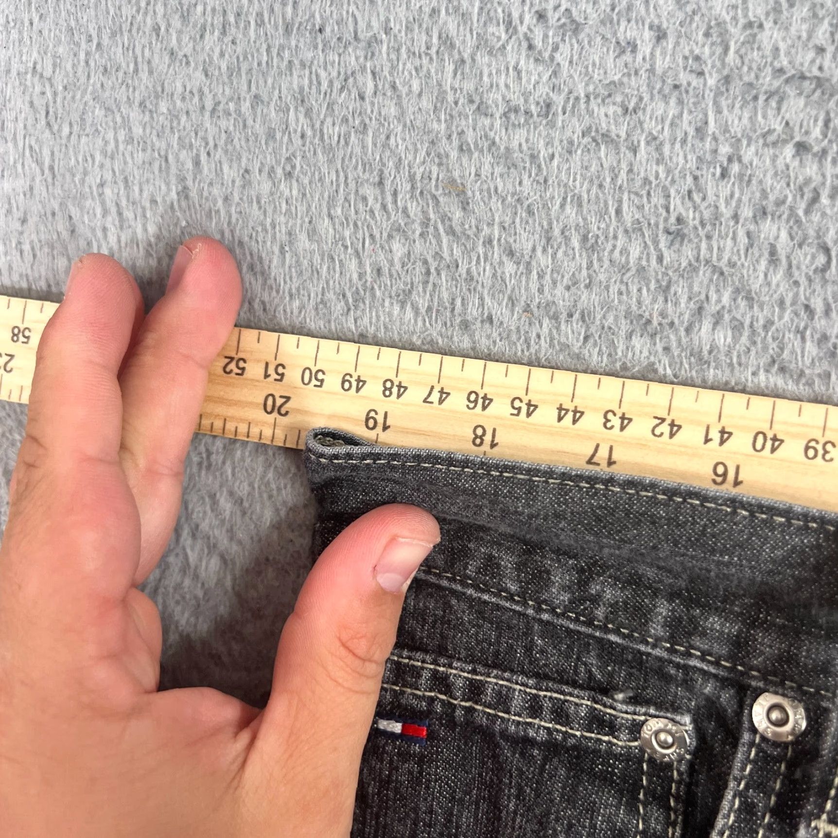 Tommy Hilfiger VINTAGE Tommy Hilfiger Jeans Men's Wide-Leg Denim Pants Size 38x32 Black Y2K Size US 38 / EU 54 - 5 Thumbnail