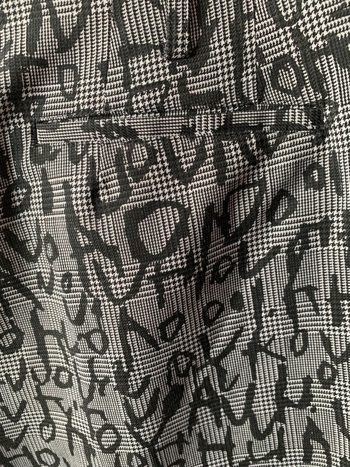 Comme des Garcons Homme Plus COMME DES GARÇONS HOMME PLUS EDWARD GOSS TEXT PRINT SHORTS Size US 32 / EU 48 - 5 Thumbnail