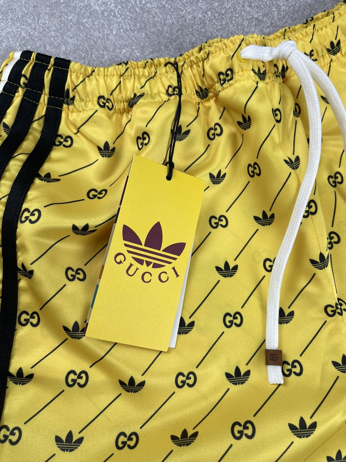 Adidas × Gucci Gucci x Adidas GG Full Logo Yellow/Black Shorts Size M Size 27" / US 4 / IT 40 - 5 Thumbnail