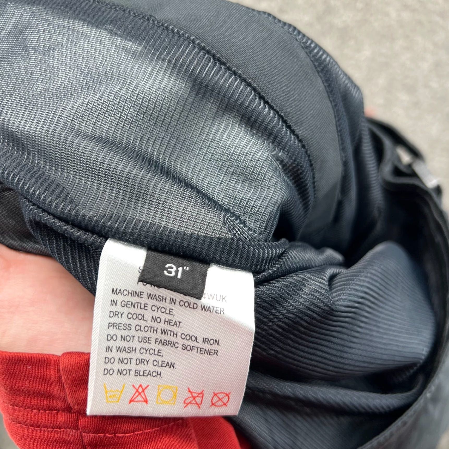 Vintage Sunice Pants Men Large Black Gore Tex Waterproof Rain Pants Weatherproof Regular Inseam 30 Men’s Size US 33 - 6 Thumbnail