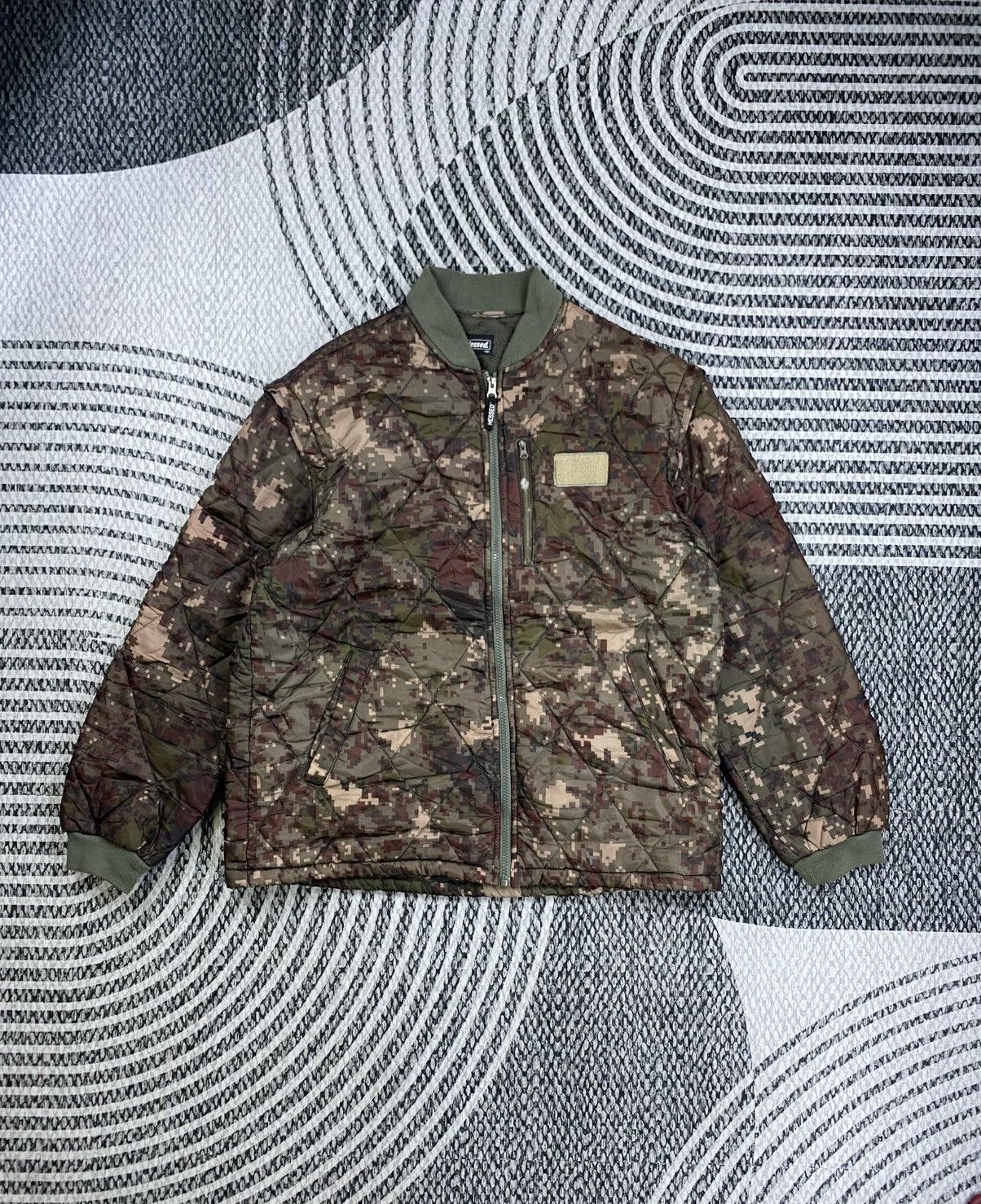 Japanese Brand Vintage Hessed Army Camo Rare Puffer Zipper Jacket Size US M / EU 48-50 / 2 - 1 Thumbnail