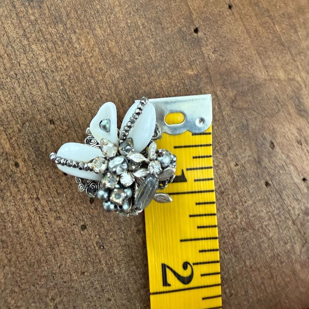 Vintage Vintage 50s Robert White Bead Silver Tone Rhinestone Faux Pe Size ONE SIZE - 7 Thumbnail
