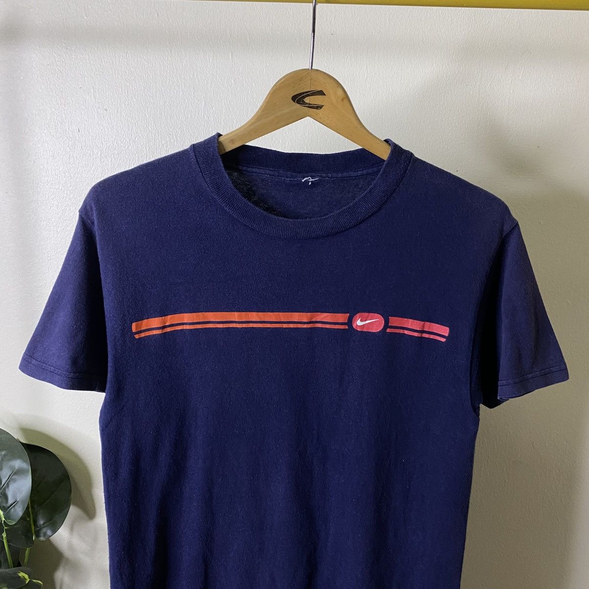 Nike Vintage 1990s Nike Minimalist Design T Shirt Size US S / EU 44-46 / 1 - 2 Thumbnail