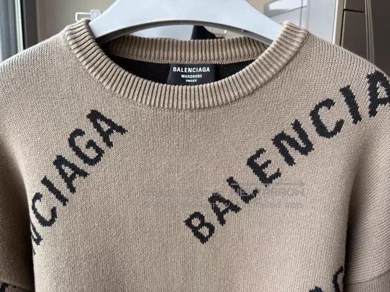 Balenciaga Balenciaga Brown Camo Letter Logo Jacquard Knit Sweater To Size US S / EU 44-46 / 1 - 5 Thumbnail