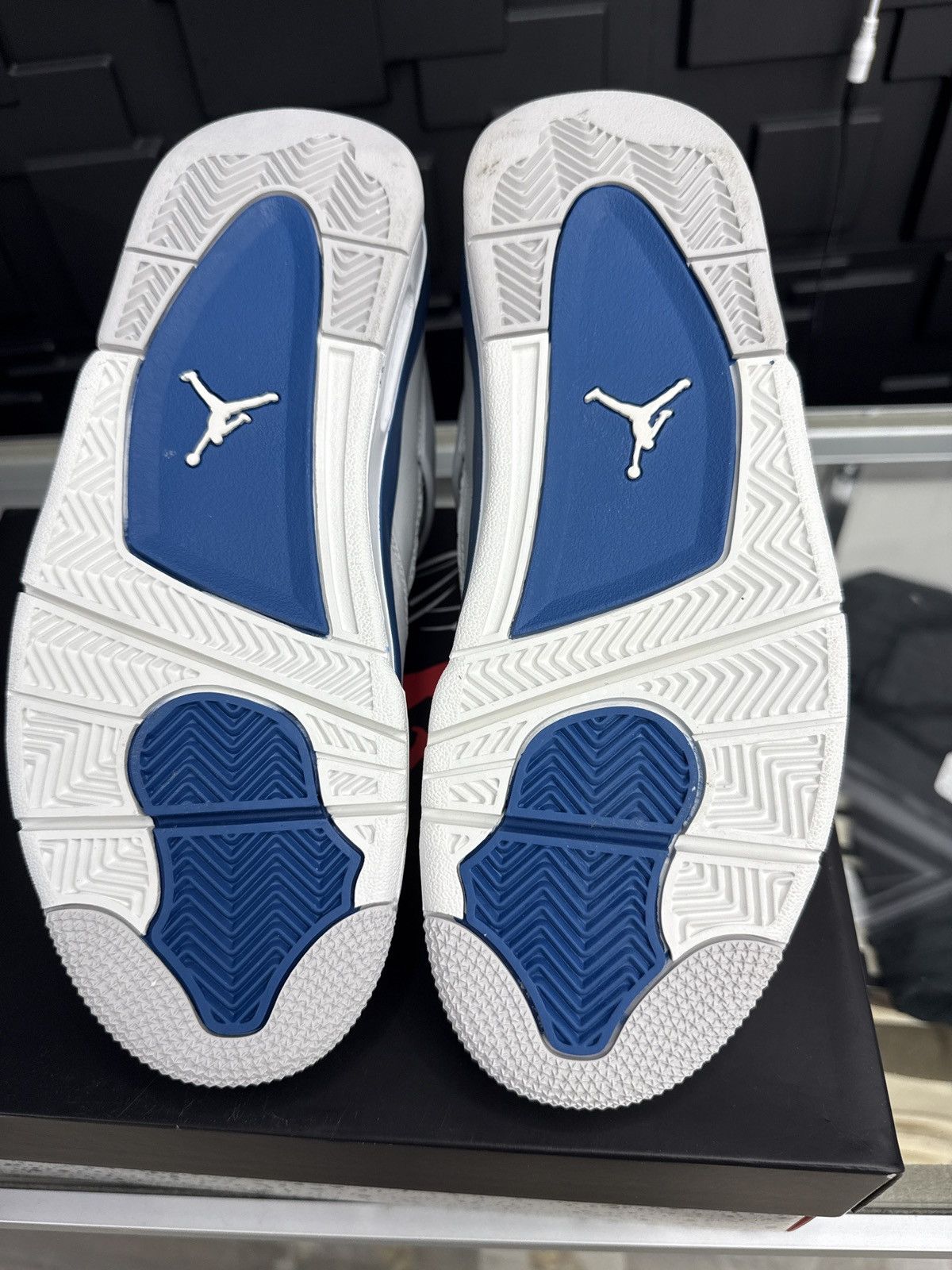 Jordan Brand Jordan 4 Retro Military Blue (GS) Size US 6 / EU 39 - 5 Thumbnail