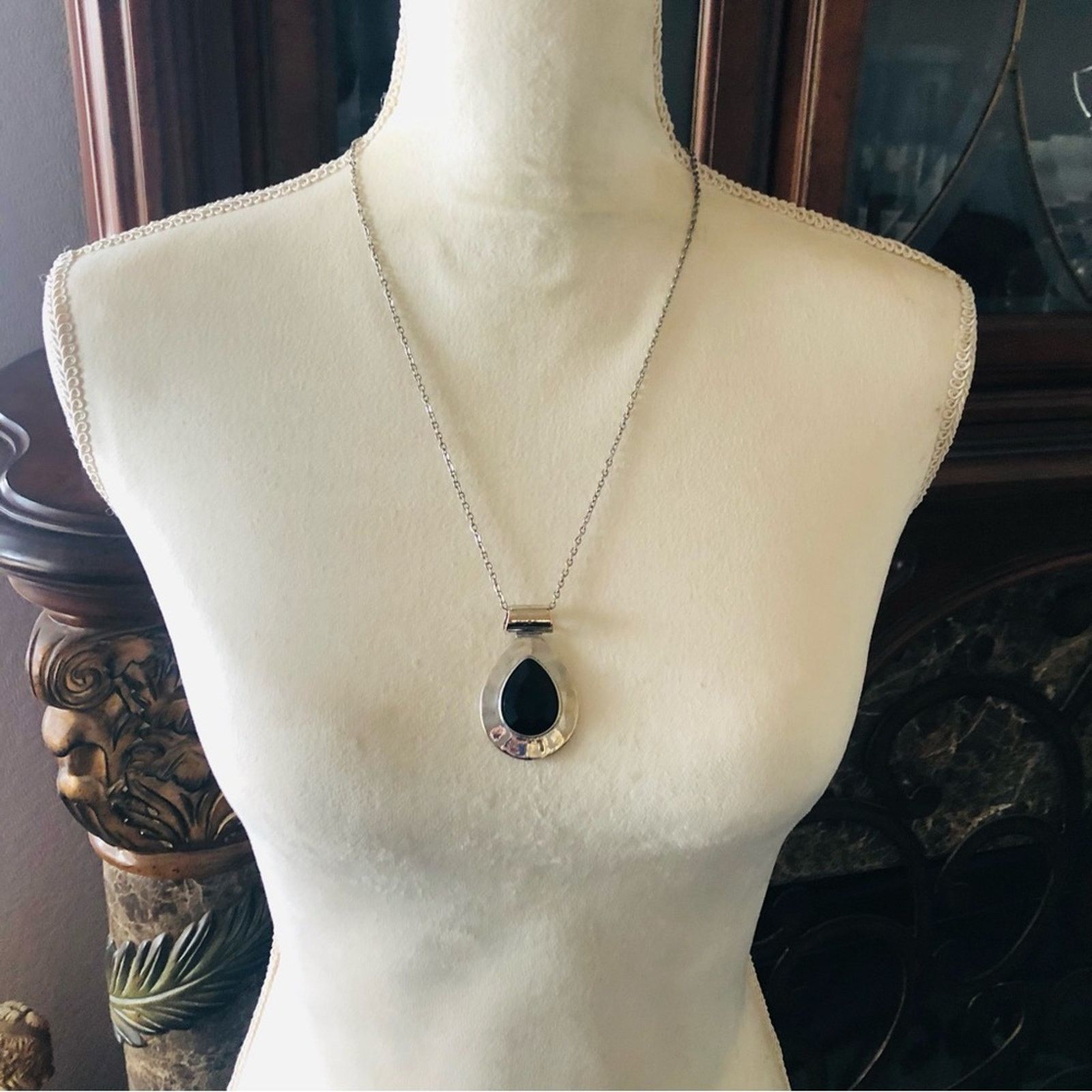 Vintage Vintage faceted black teardrop pendant on chain necklace Size ONE SIZE - 8 Thumbnail