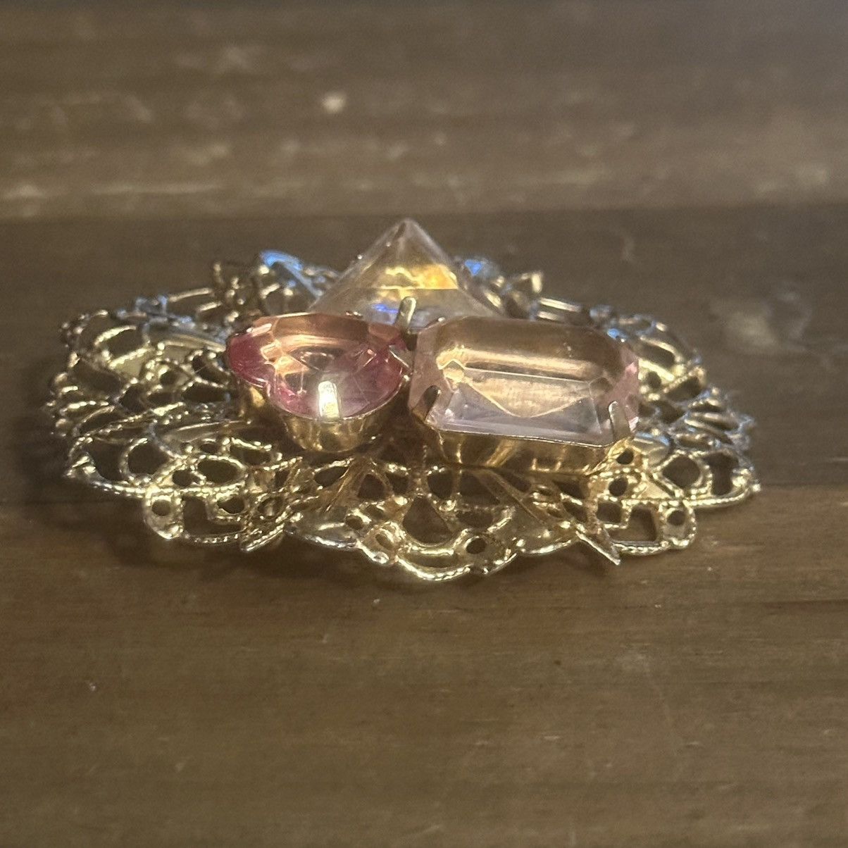 Vintage Vintage gold tone pink gemstone filigree brooch Size ONE SIZE - 4 Thumbnail