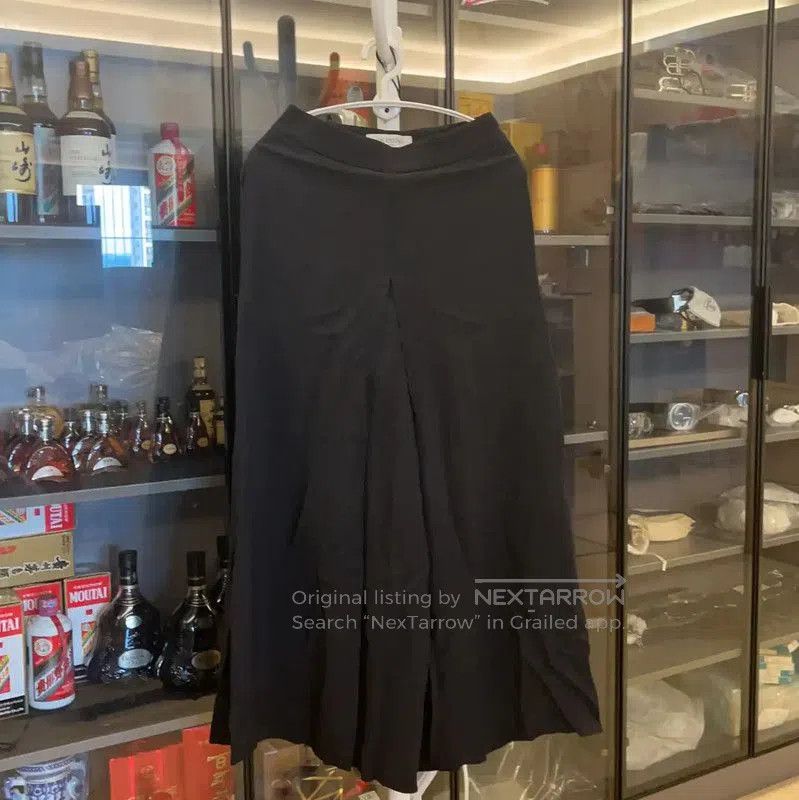 Valentino Valentino Black Silk Casual Pants XS . Size 23" - 1 Thumbnail