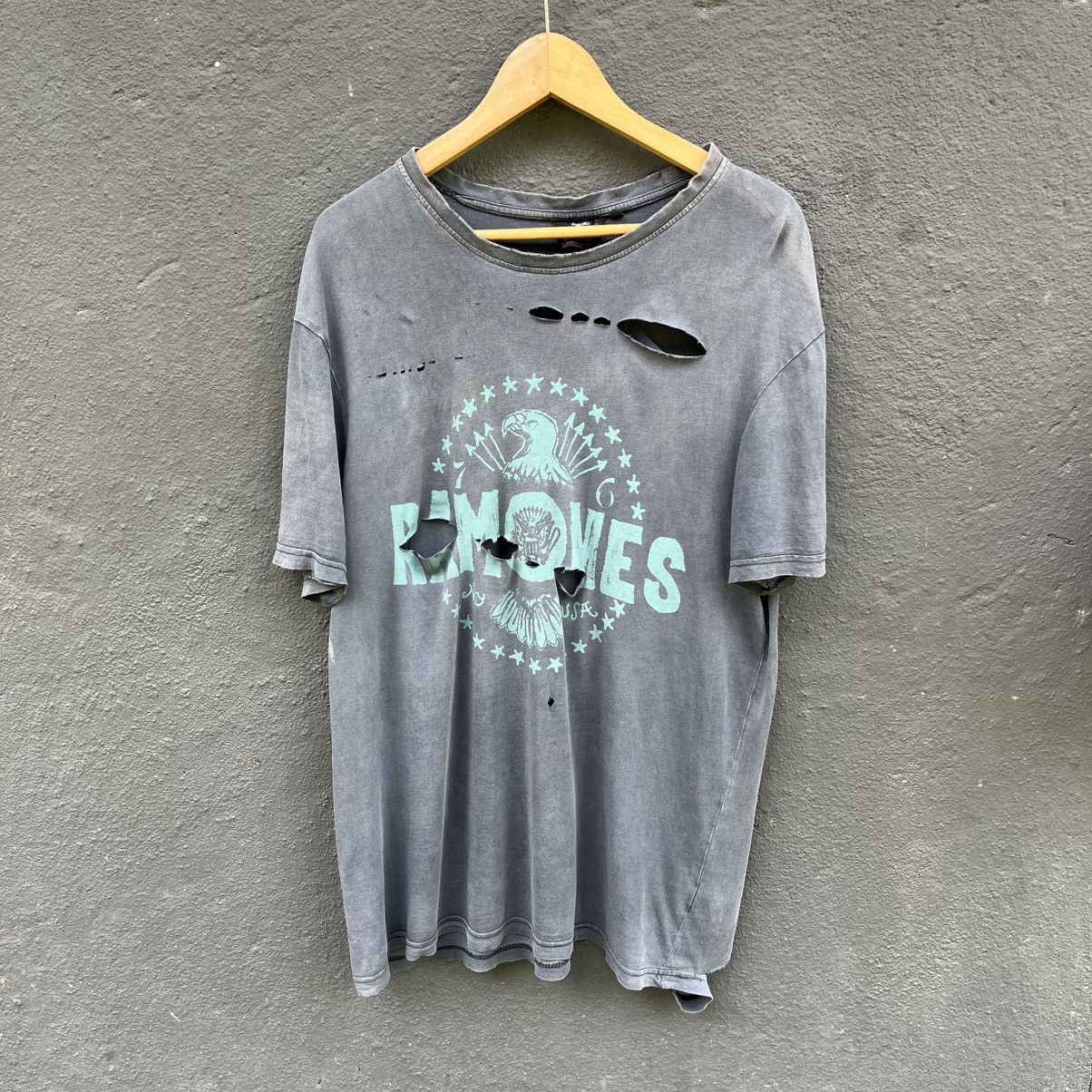 Band Tees Thrashed Faded Distressed Ramones Band Tee Size US L / EU 52-54 / 3 - 1 Thumbnail