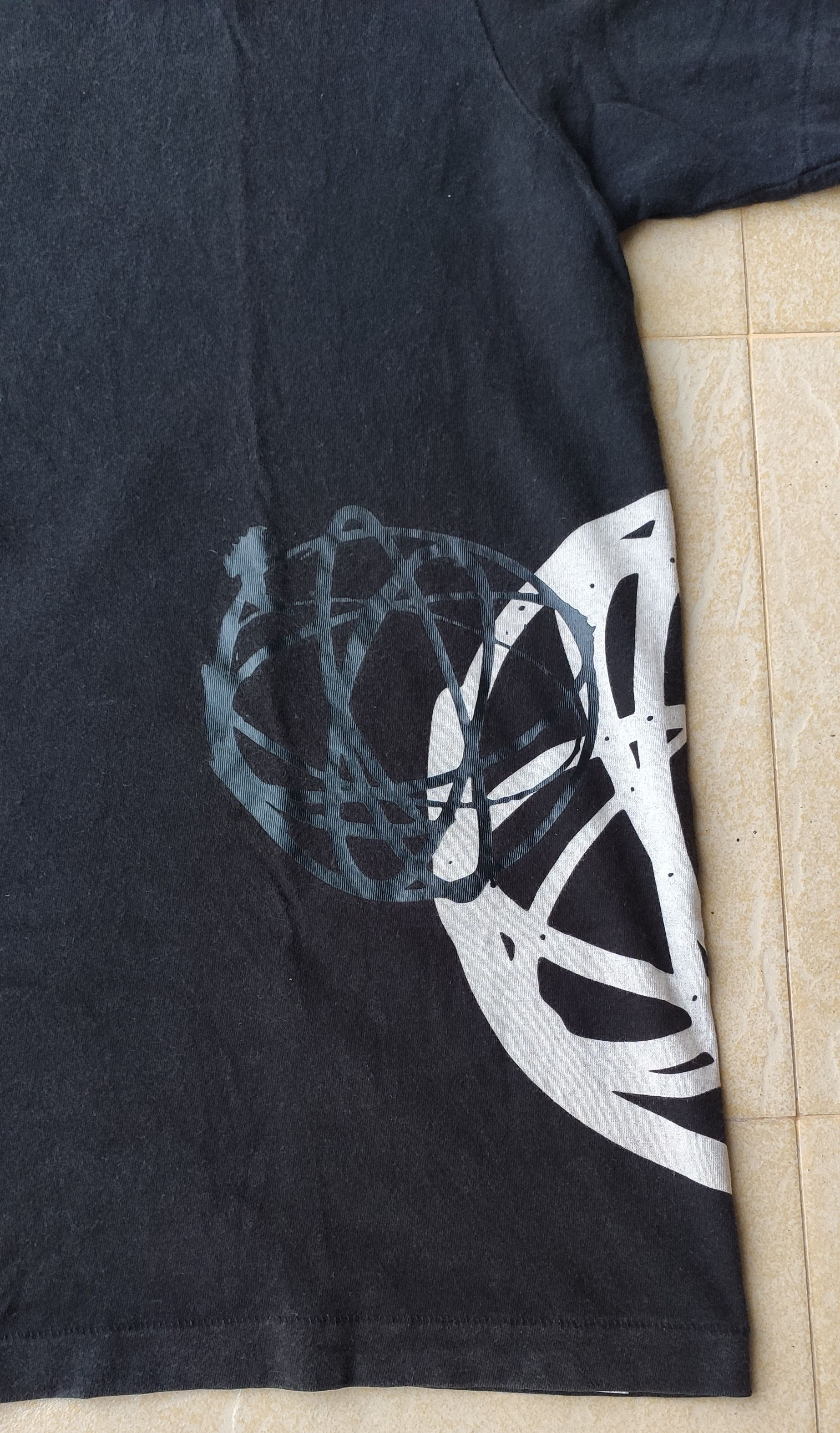 Futura × Japanese Brand × Uniqlo Faded Uniqlo x Futura tee Size US XL / EU 56 / 4 - 6 Thumbnail