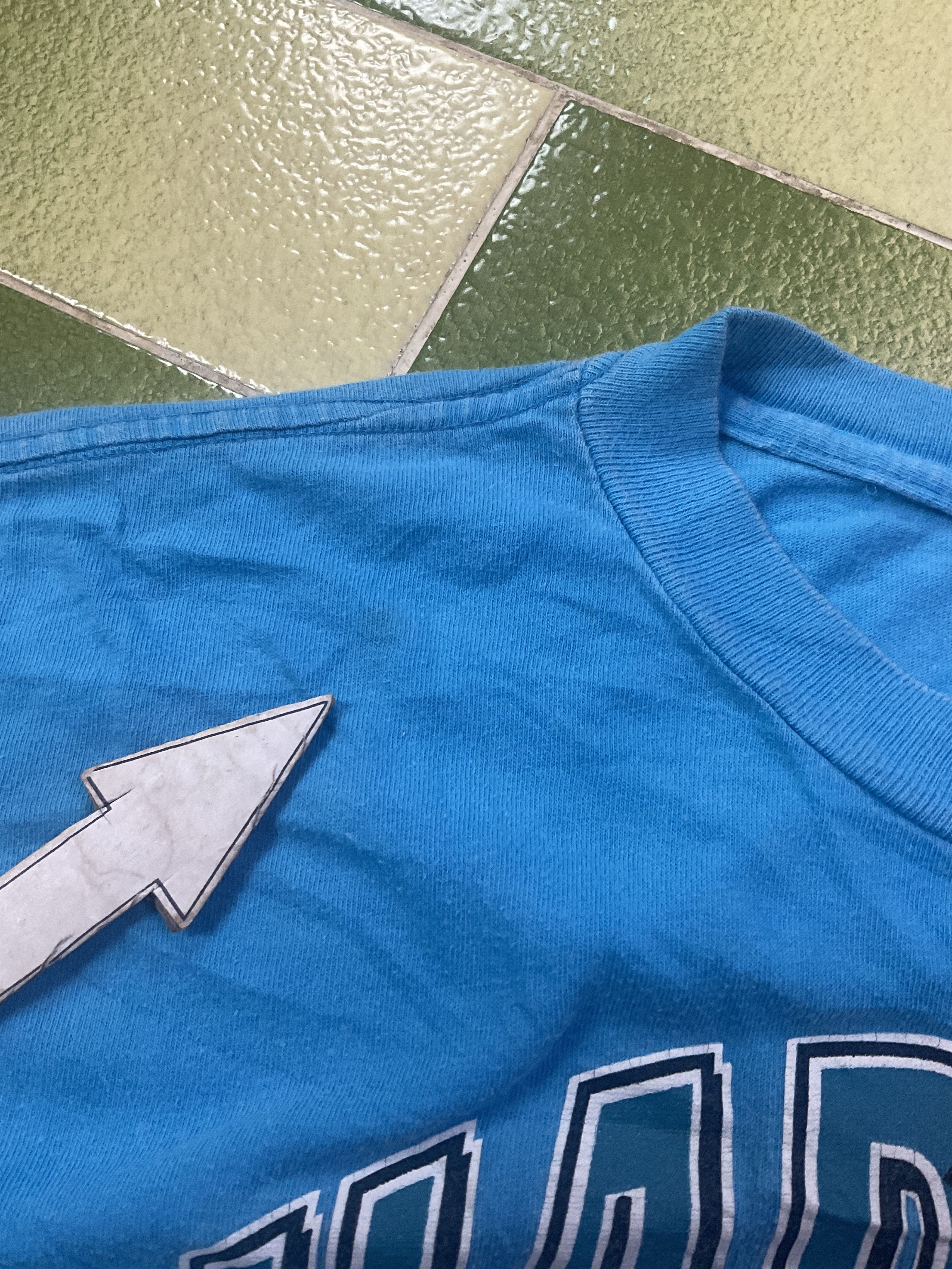 NBA Vintage 1993 NBA Charlotte Hornets Looney Tunes Tshirt Taz Size US XL / EU 56 / 4 - 7 Thumbnail