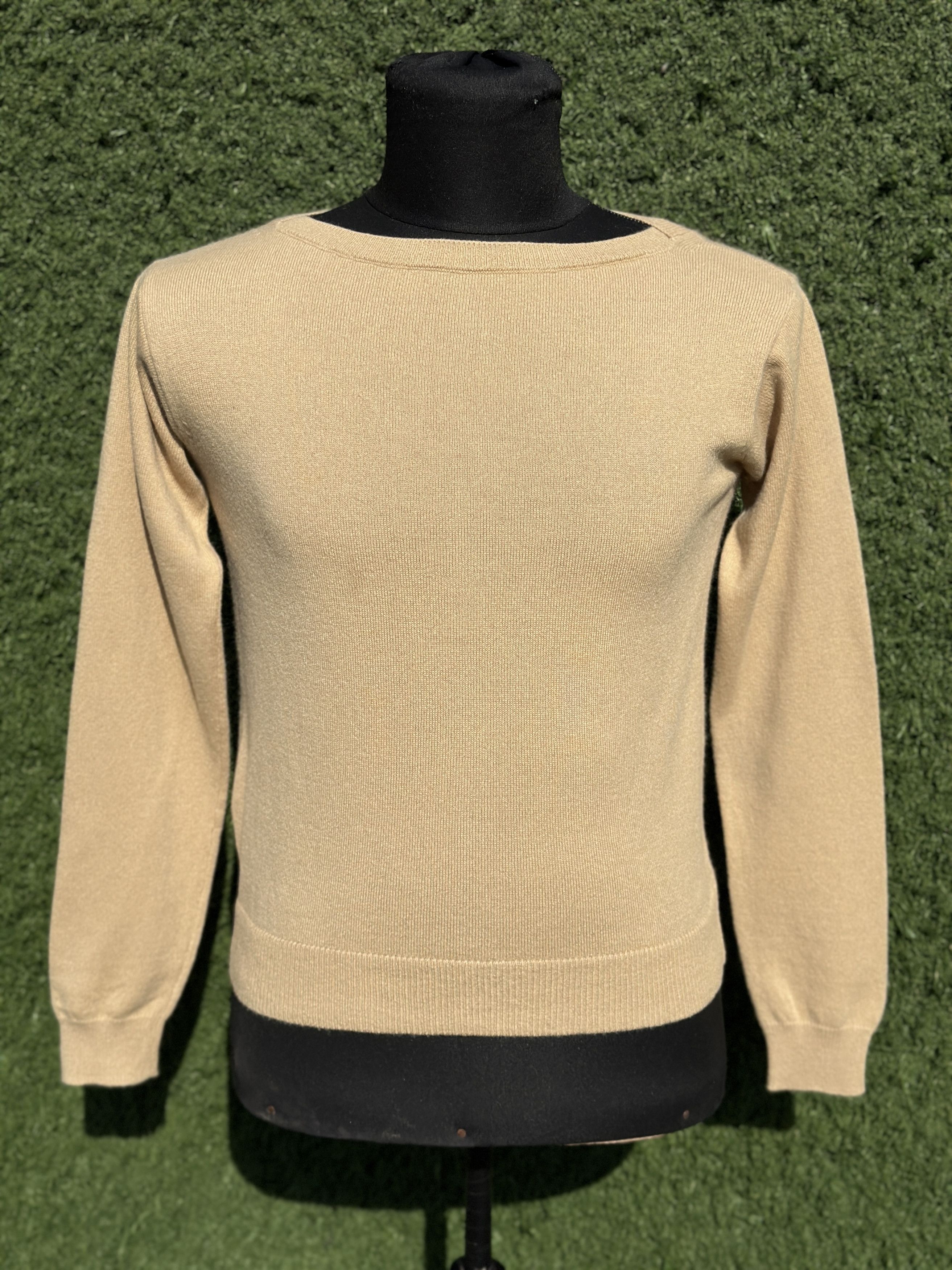 Prada Prada 100% Cashmere Boat Neck Back Button Sweater Size 40 IT Size S / US 4 / IT 40 - 3 Thumbnail