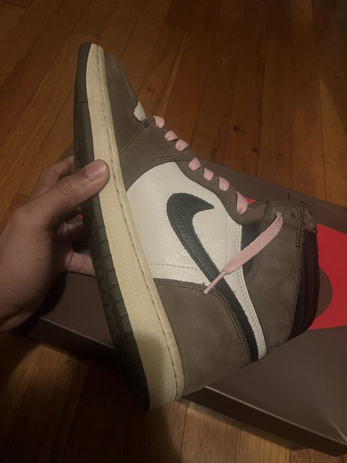 Jordan Brand × Travis Scott Travis Scott Jordan 1 Mocha Size US 10.5 / EU 43-44 - 6 Thumbnail