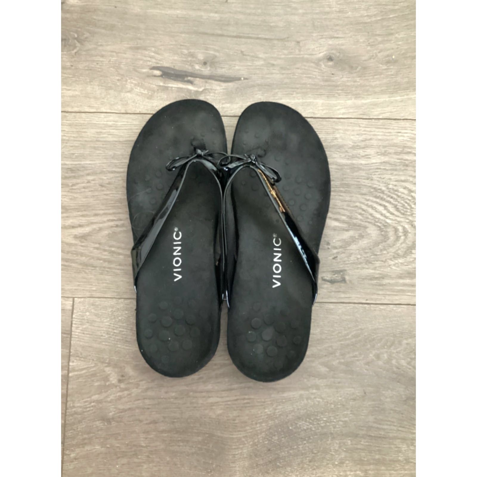 Vionic VIONIC Women Thong Sandals Black Patent Leather Size 9 Size US 9 / IT 39 - 5 Thumbnail