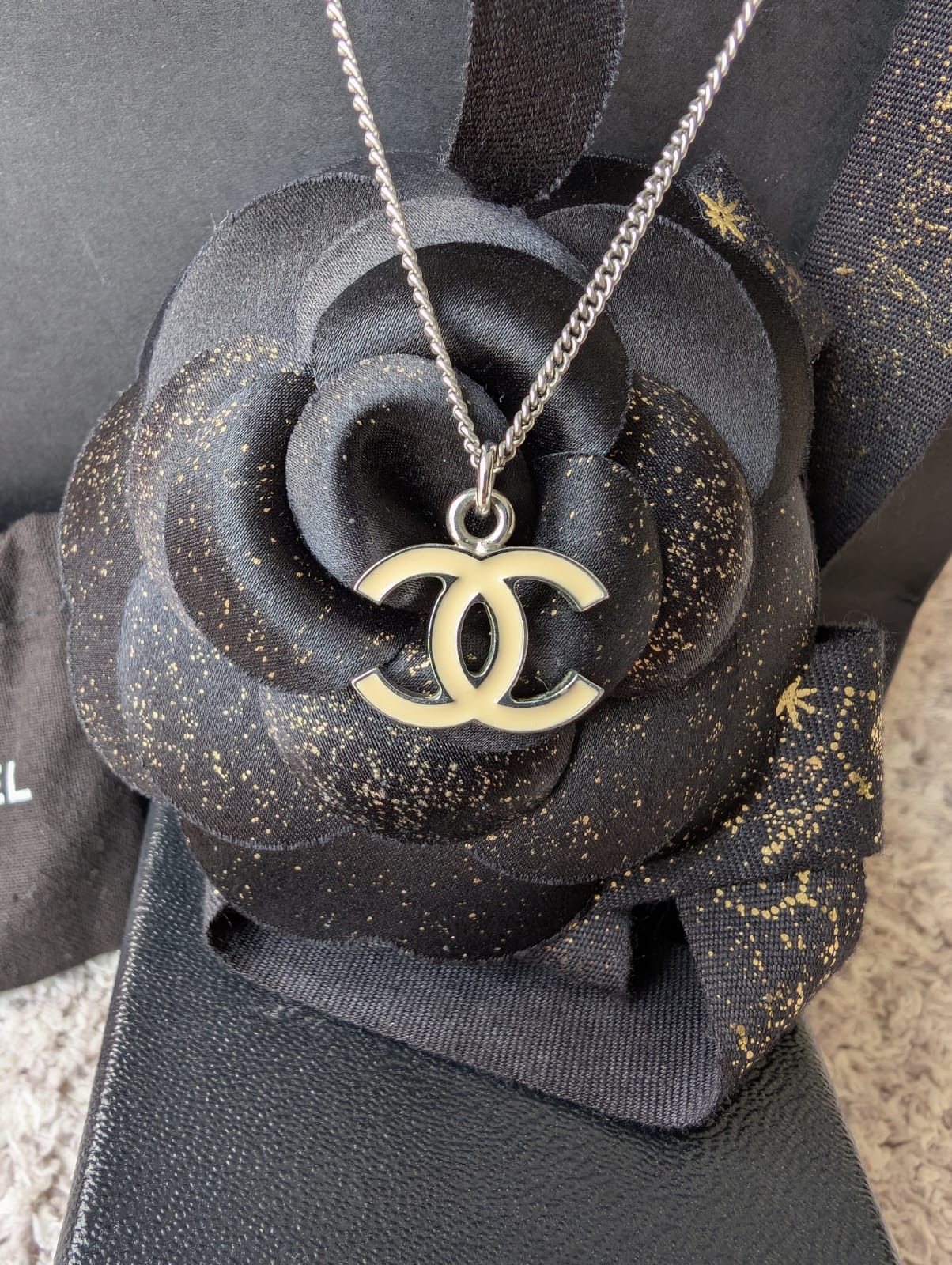 Chanel Chanel CC 05V Logo Ecru Enamel SHW Vintage necklace box Size ONE SIZE - 3 Thumbnail