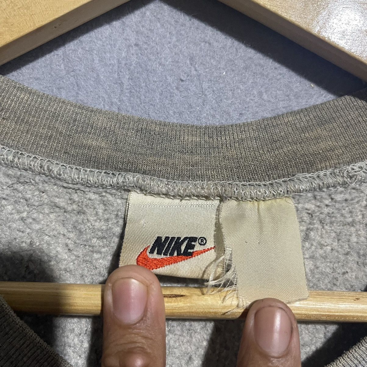 Nike 1990s Nike Swoosh Crewneck Sweatshirt Grey Size US L / EU 52-54 / 3 - 7 Thumbnail